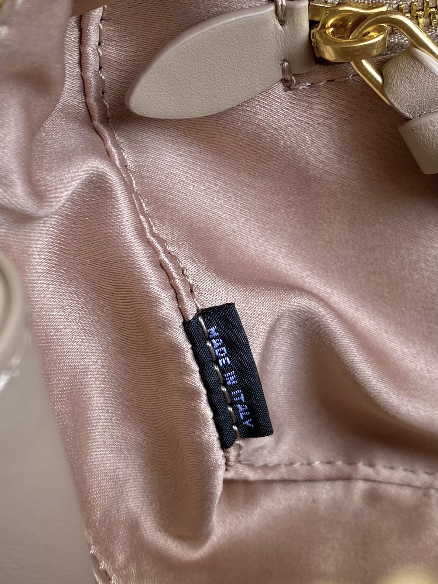 M*um*u ss24 softy padded bag-27×12×9cm