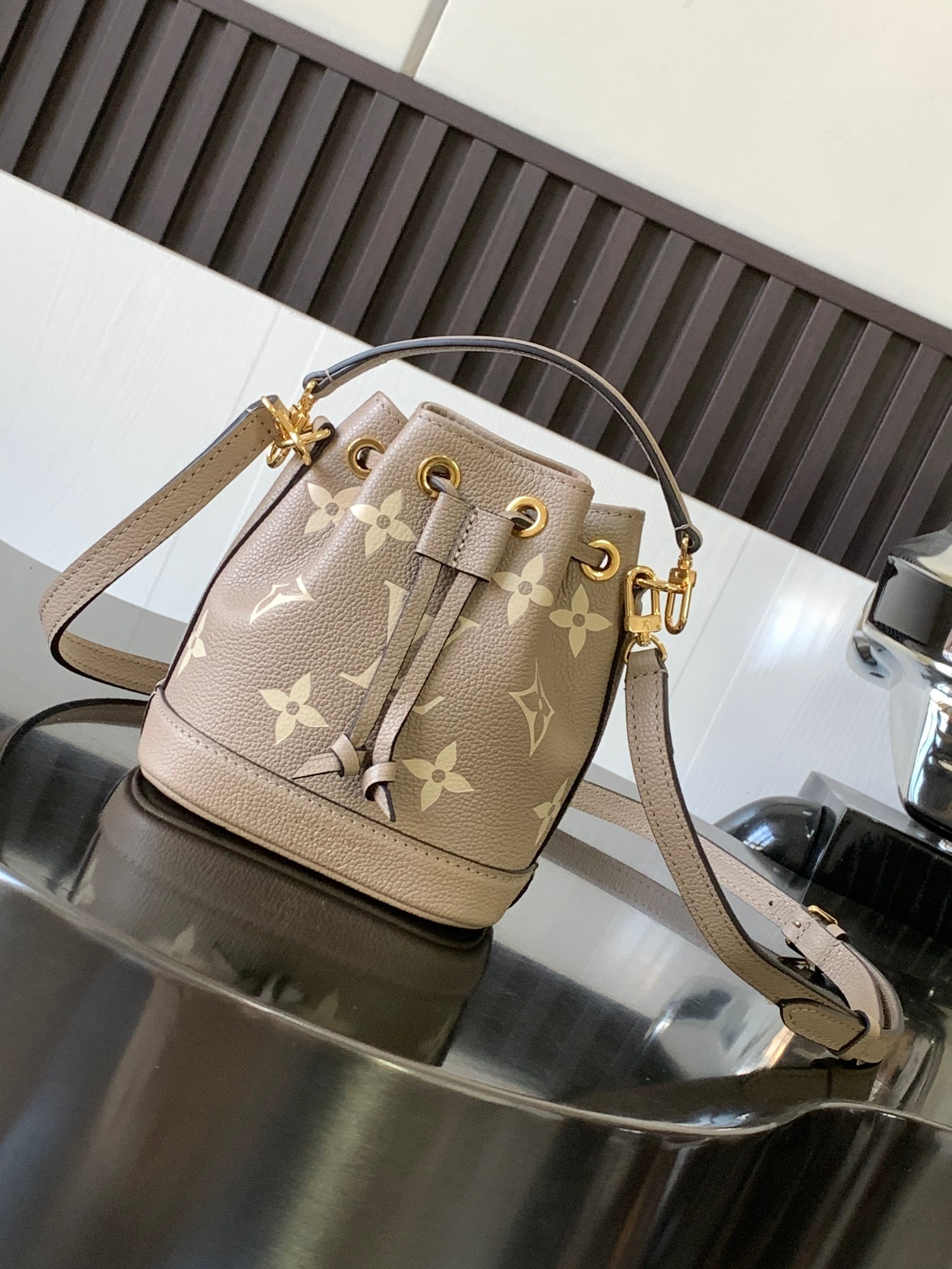 l0*is V*t0n nano noé-13 x 16 x 10cm