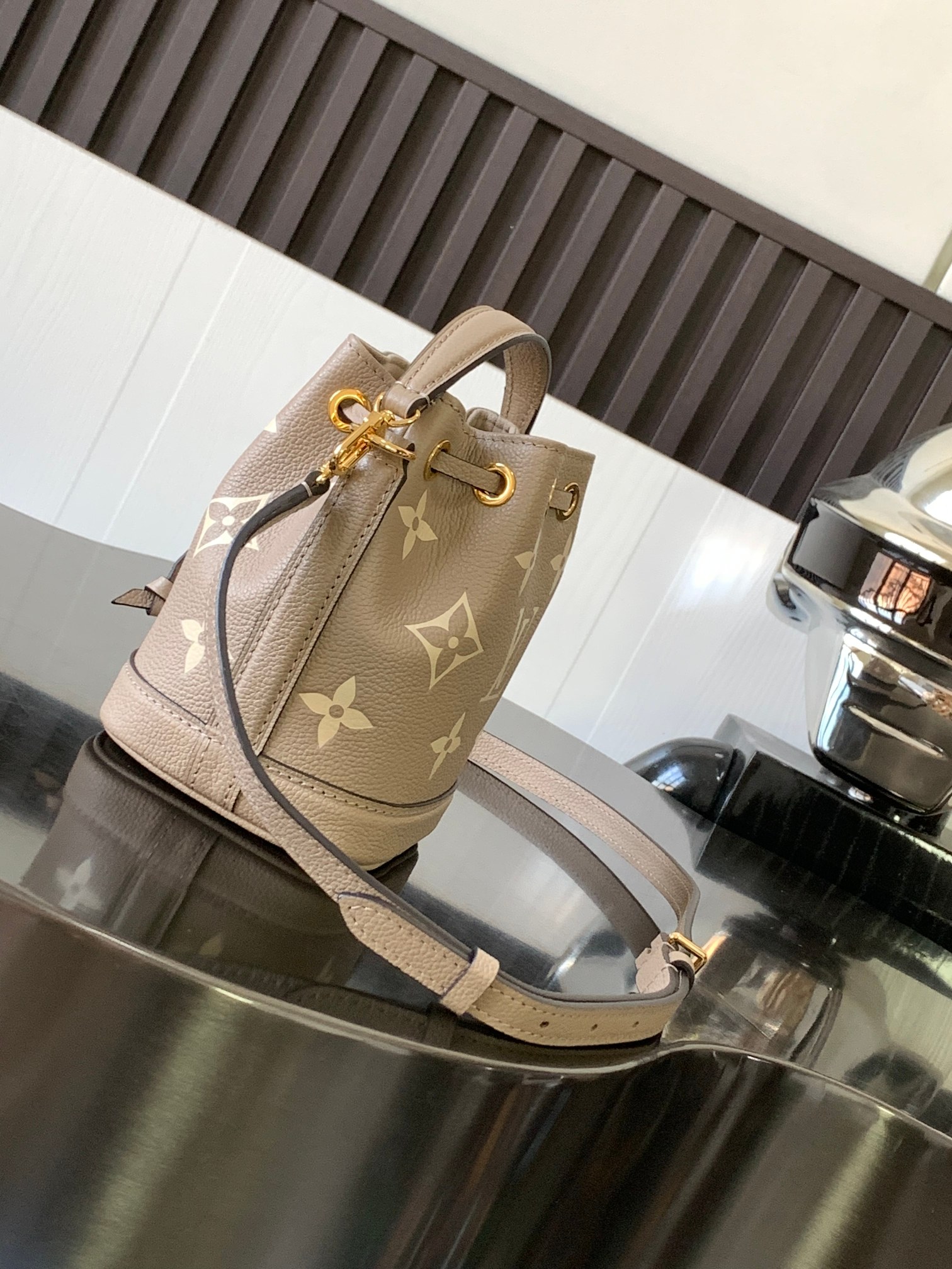 l0*is V*t0n nano noé-13 x 16 x 10cm