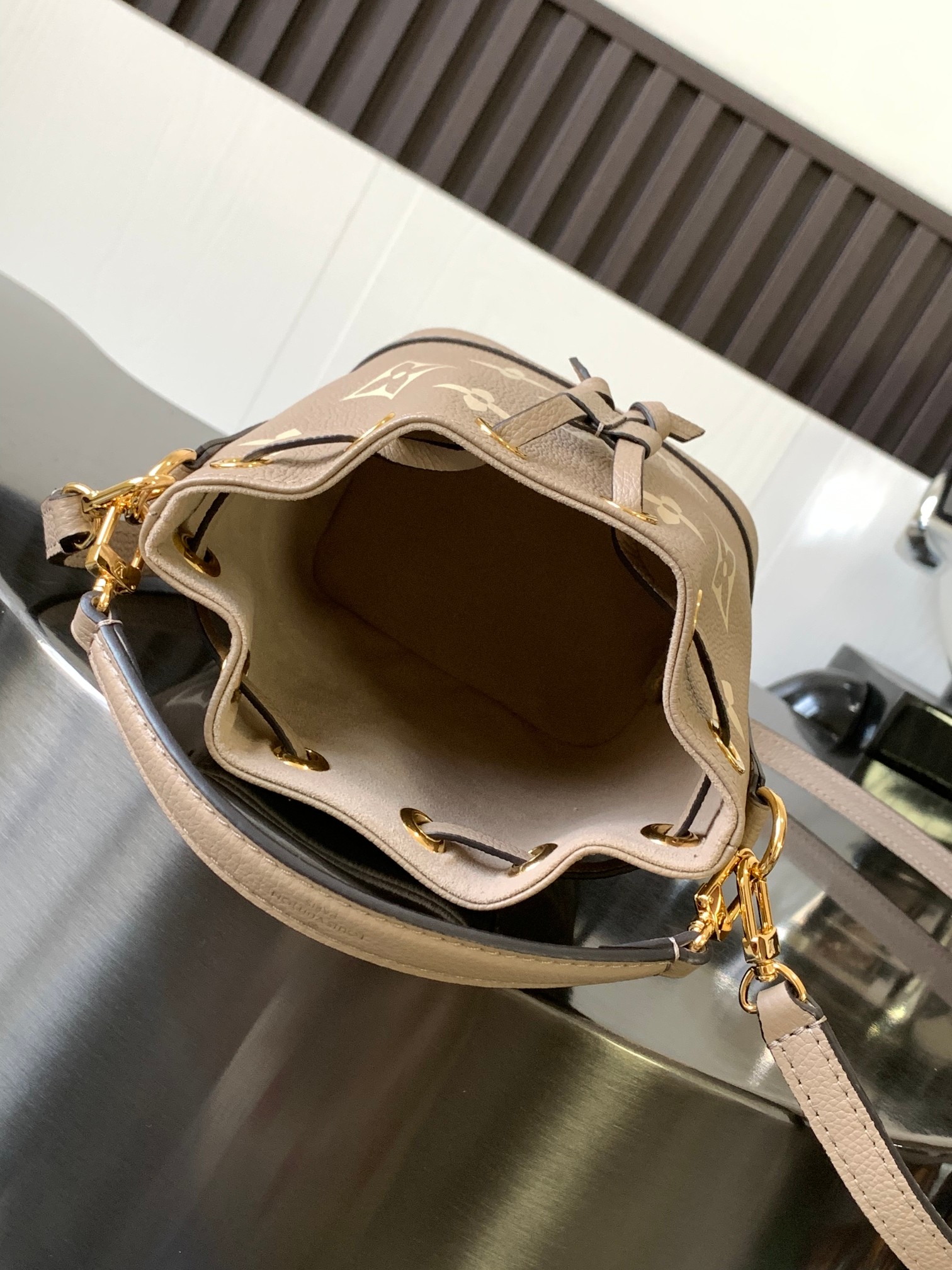 l0*is V*t0n nano noé-13 x 16 x 10cm