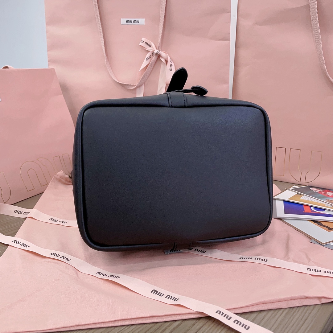 M*um*u bucket-23x 29x17cm