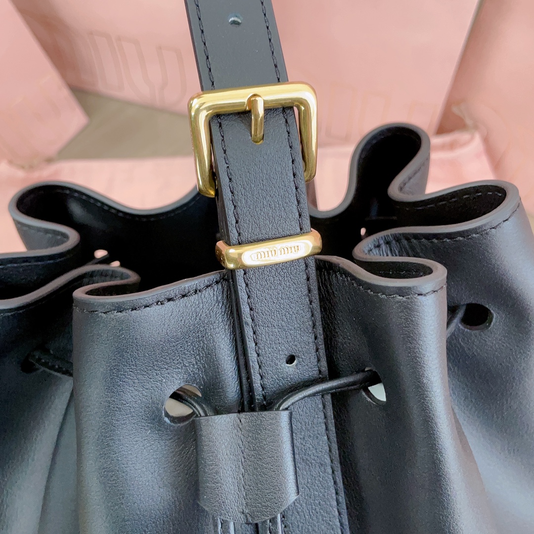 M*um*u bucket-23x 29x17cm