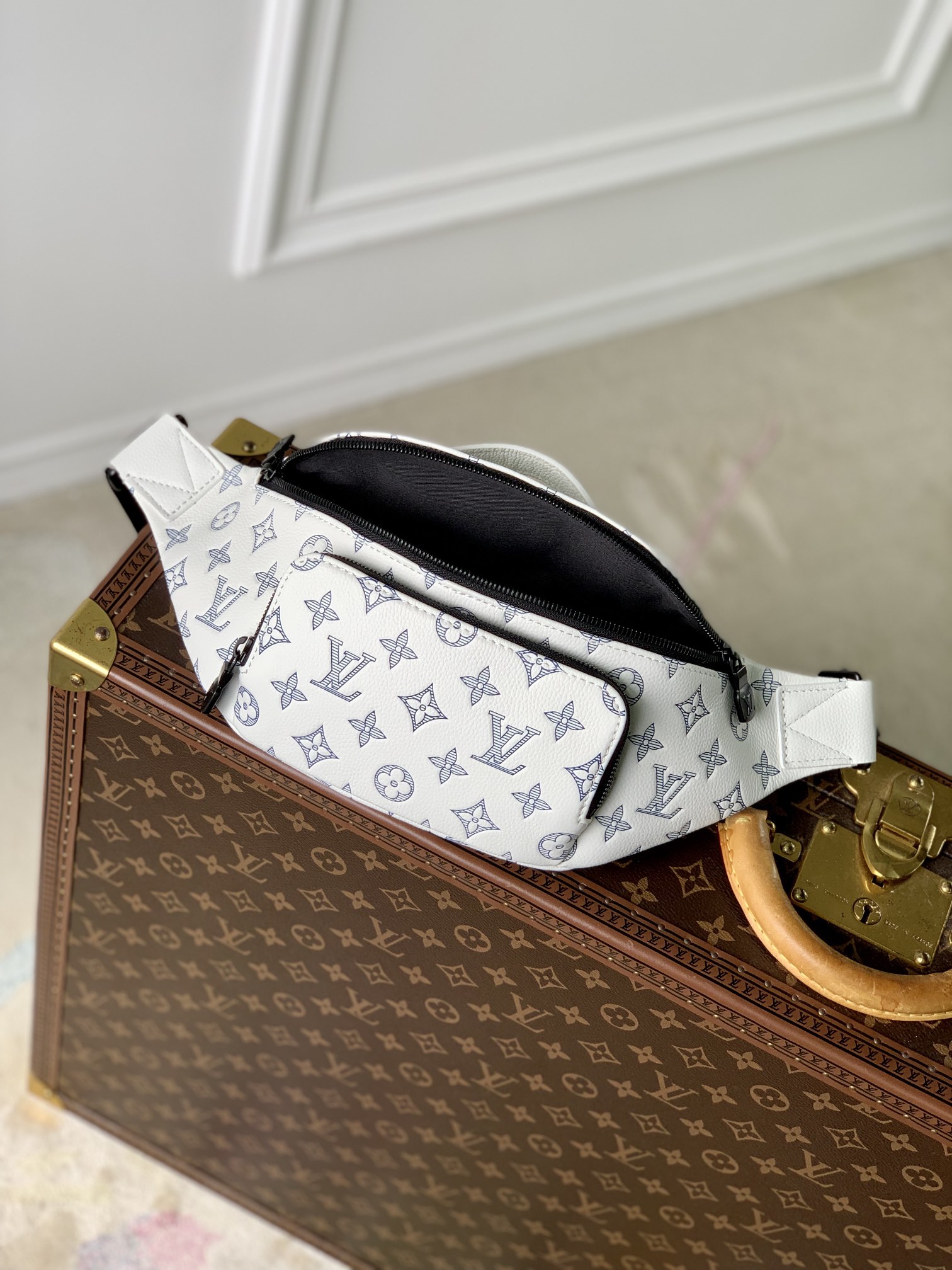 l0*is V*t0n rush waist bag-30 x 15 x 8cm