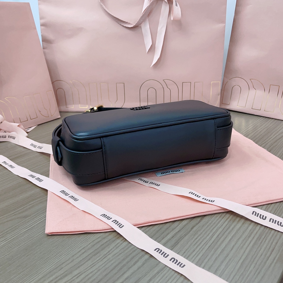 M*um*u leather shoulder 5bc158 bag-24*11.5*7cm