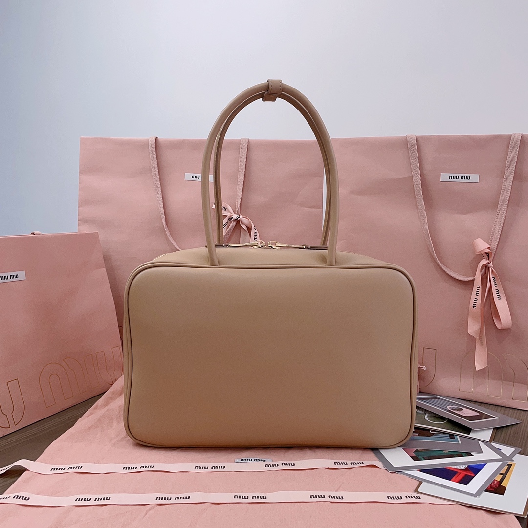 M*um*u leather top handbag-34x23x12cm