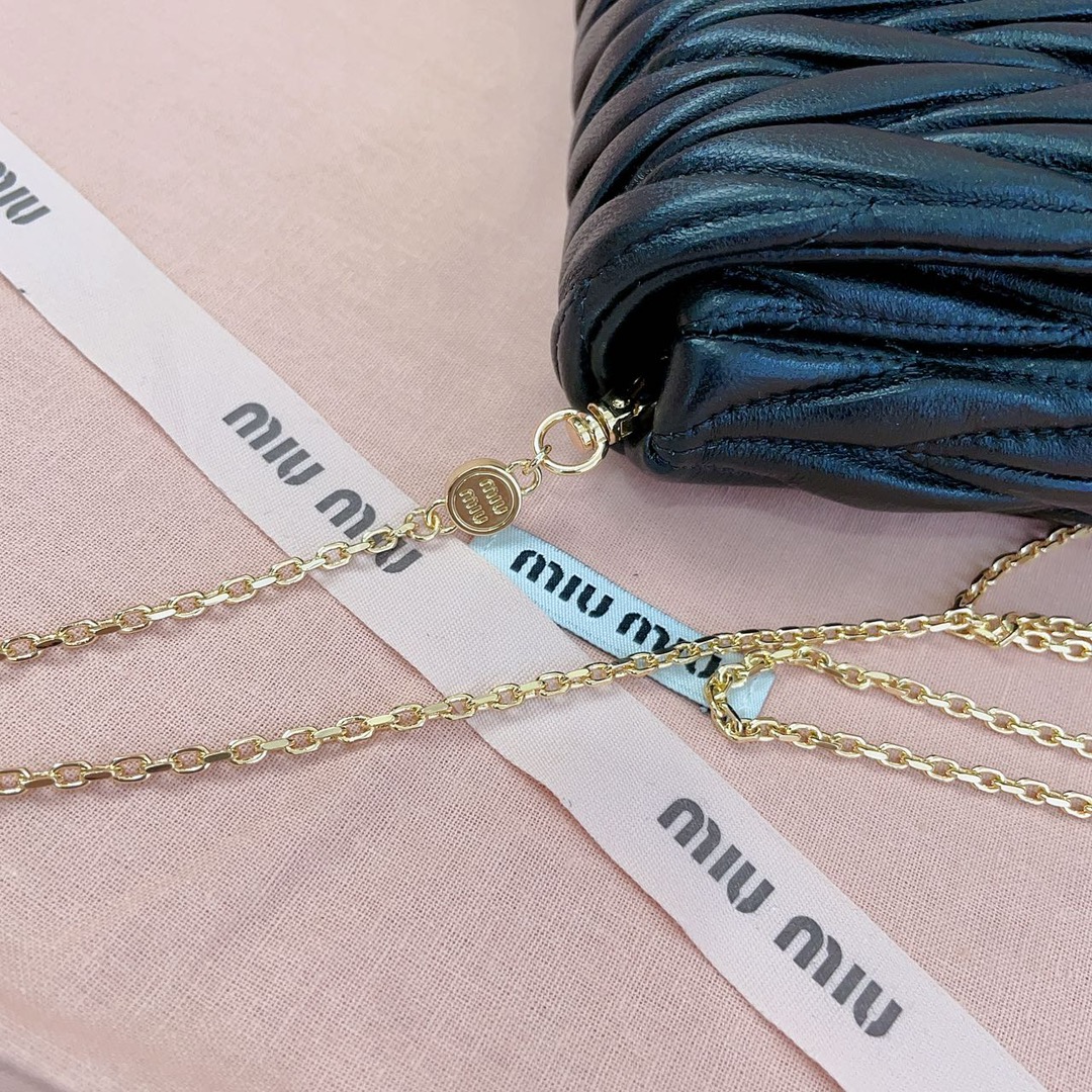 M*um*u leather matelassé mini shoulder bag-18 x9.5 x 4cm