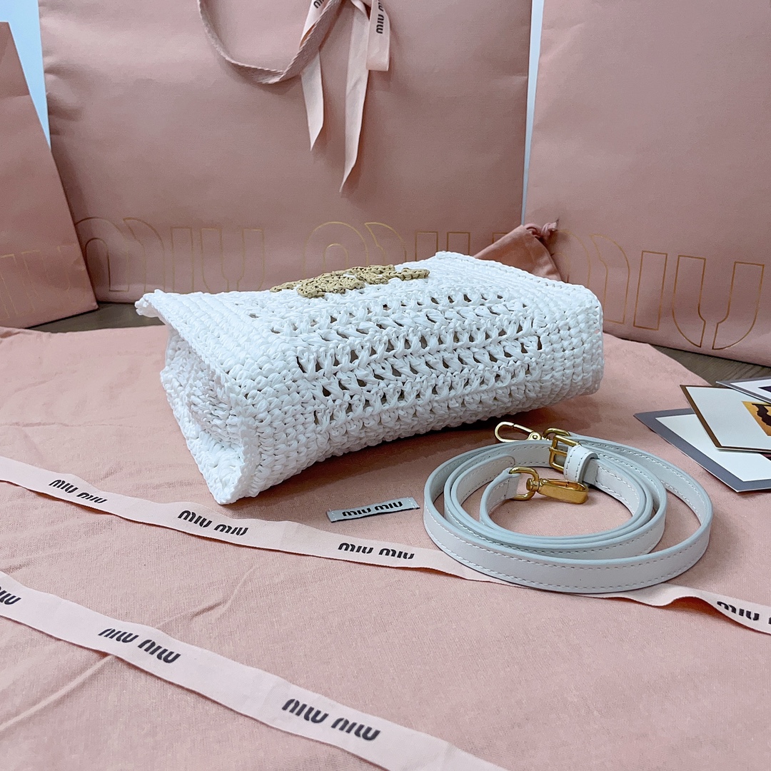 M*um*u raffia shoulder bag-22x 22.5x7.5cm