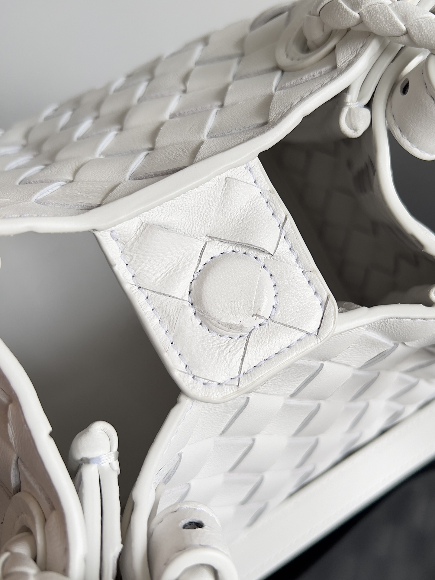 bo*te*ga Ve*ne*ta andiamo parachute tote-21*17*16.5cm