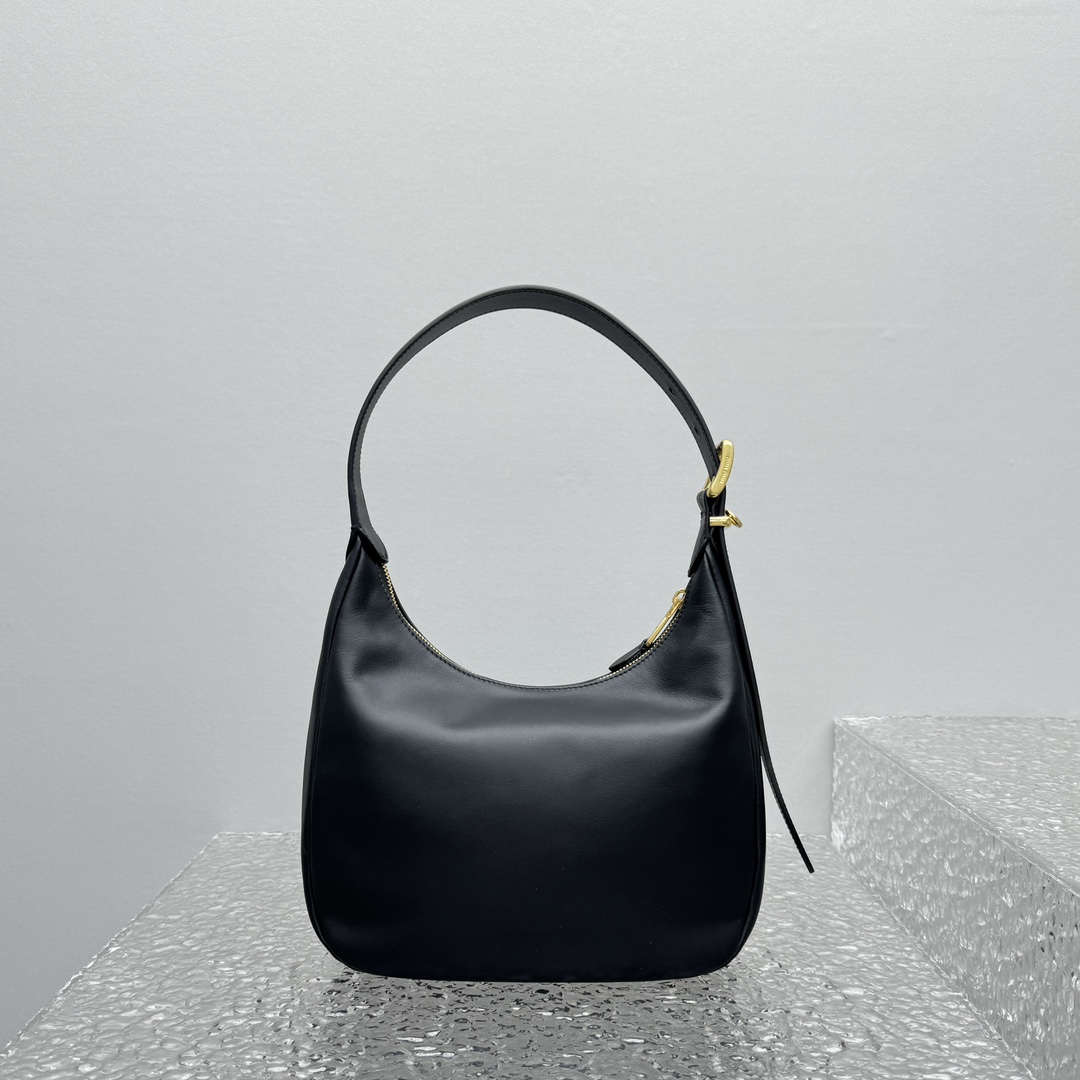 M*um*u black leather hobo bag-27*8*20cm