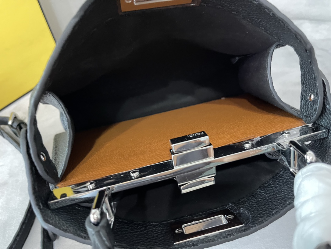 F**di iconic peekaboo-27x21x9.5cm