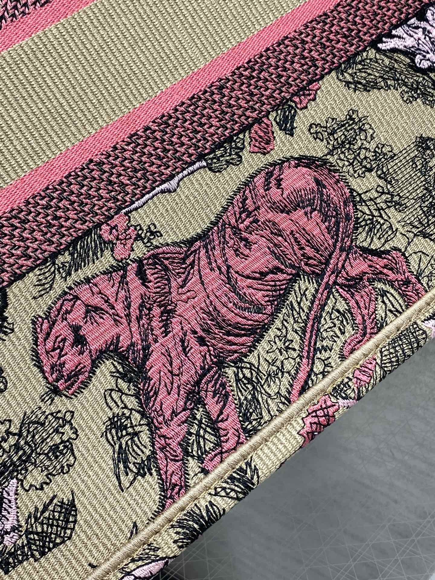 D*or small book tote-36.5cm