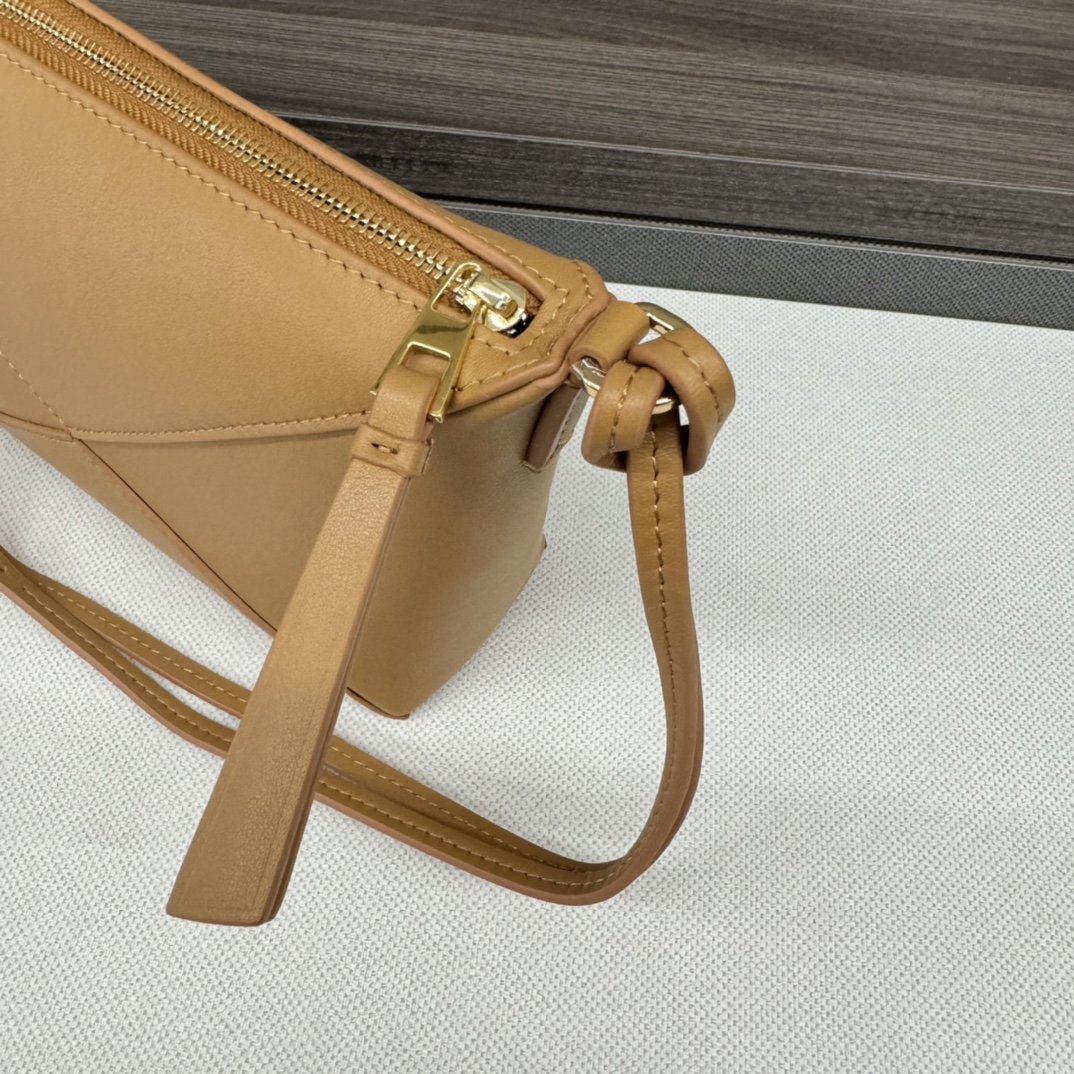 L0ew* puzzle fold pouch-23*6.5*15.5cm