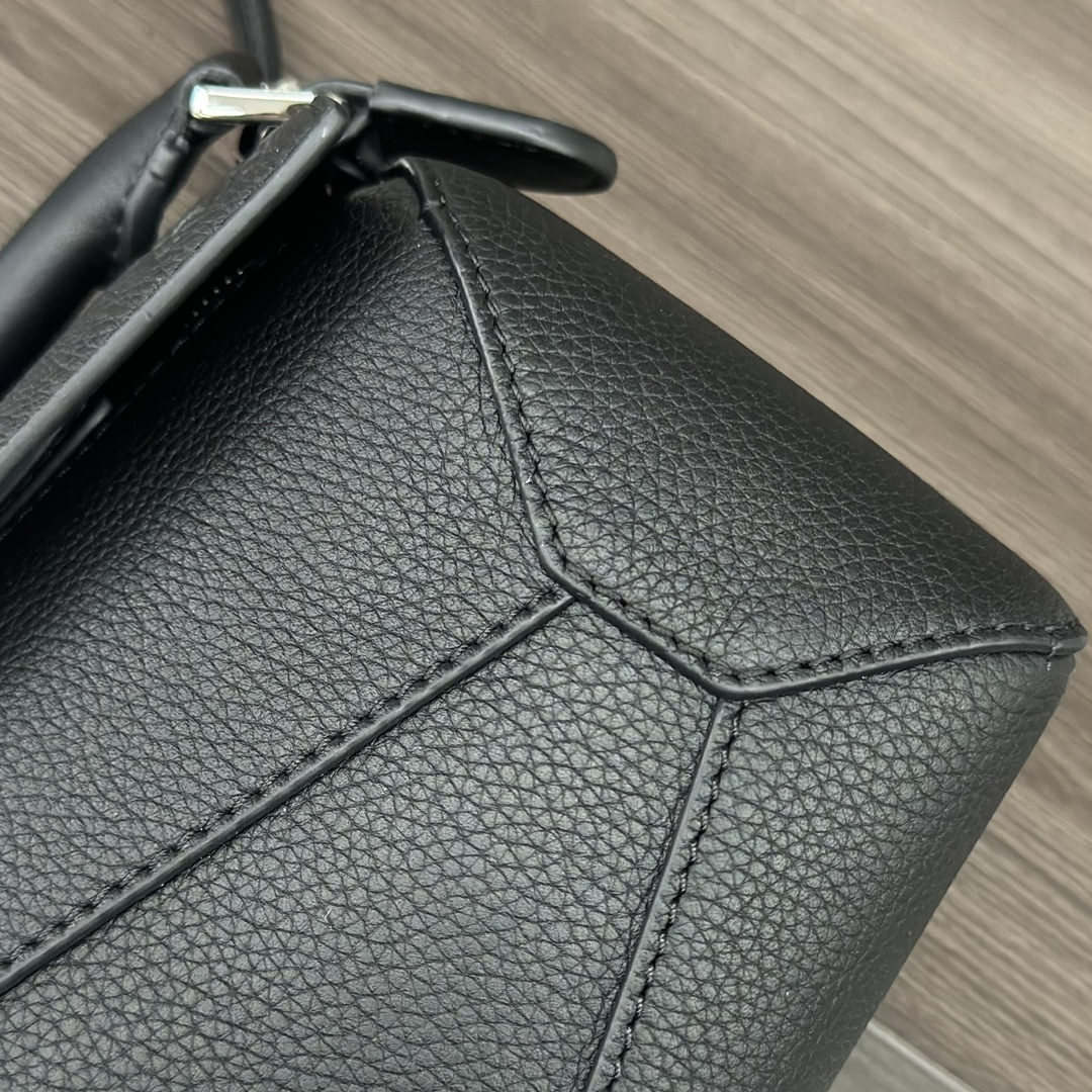 L0ew* puzzle edge bag-18*12.5*8cM