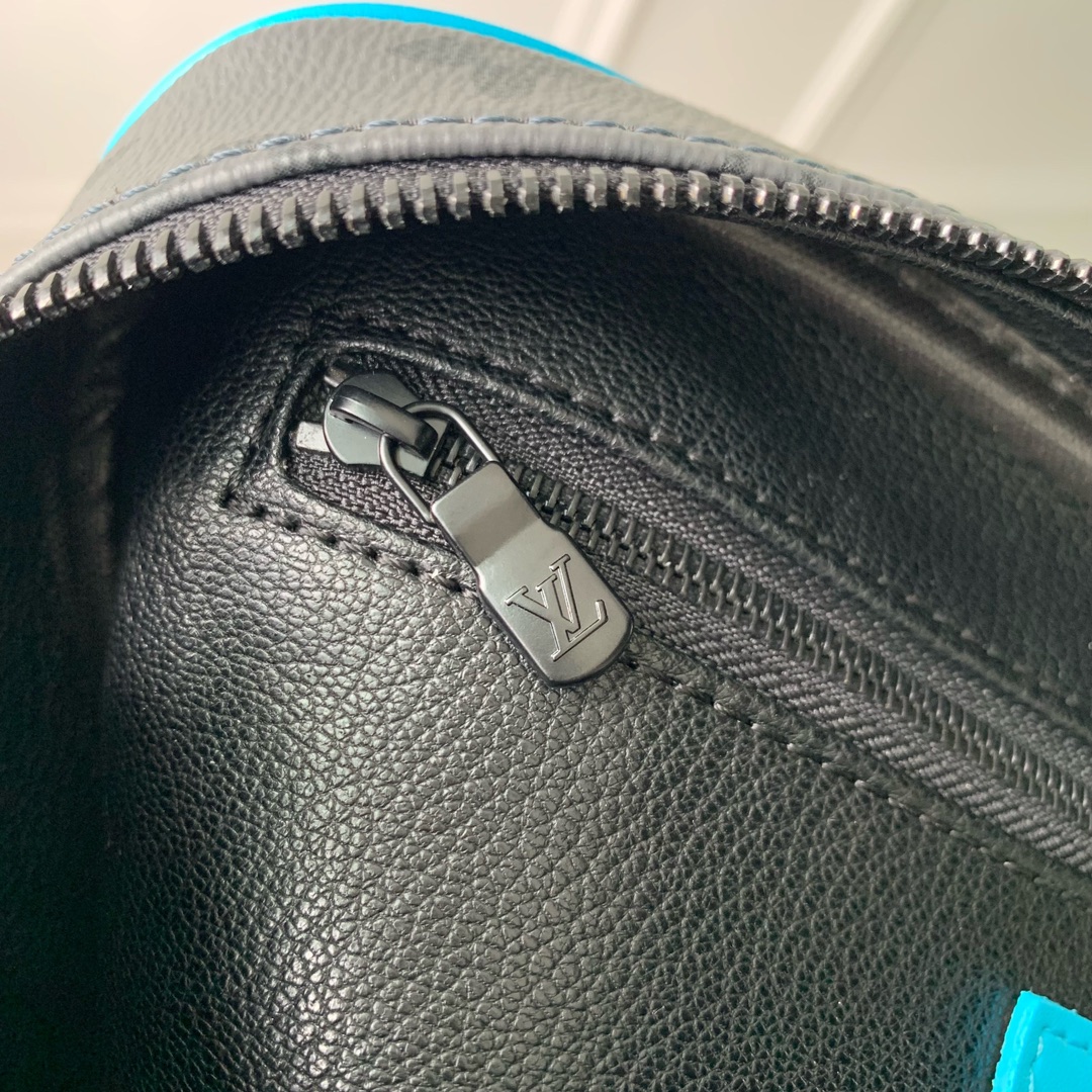 l0*is V*t0n cosmetic bag-28*16*13cm