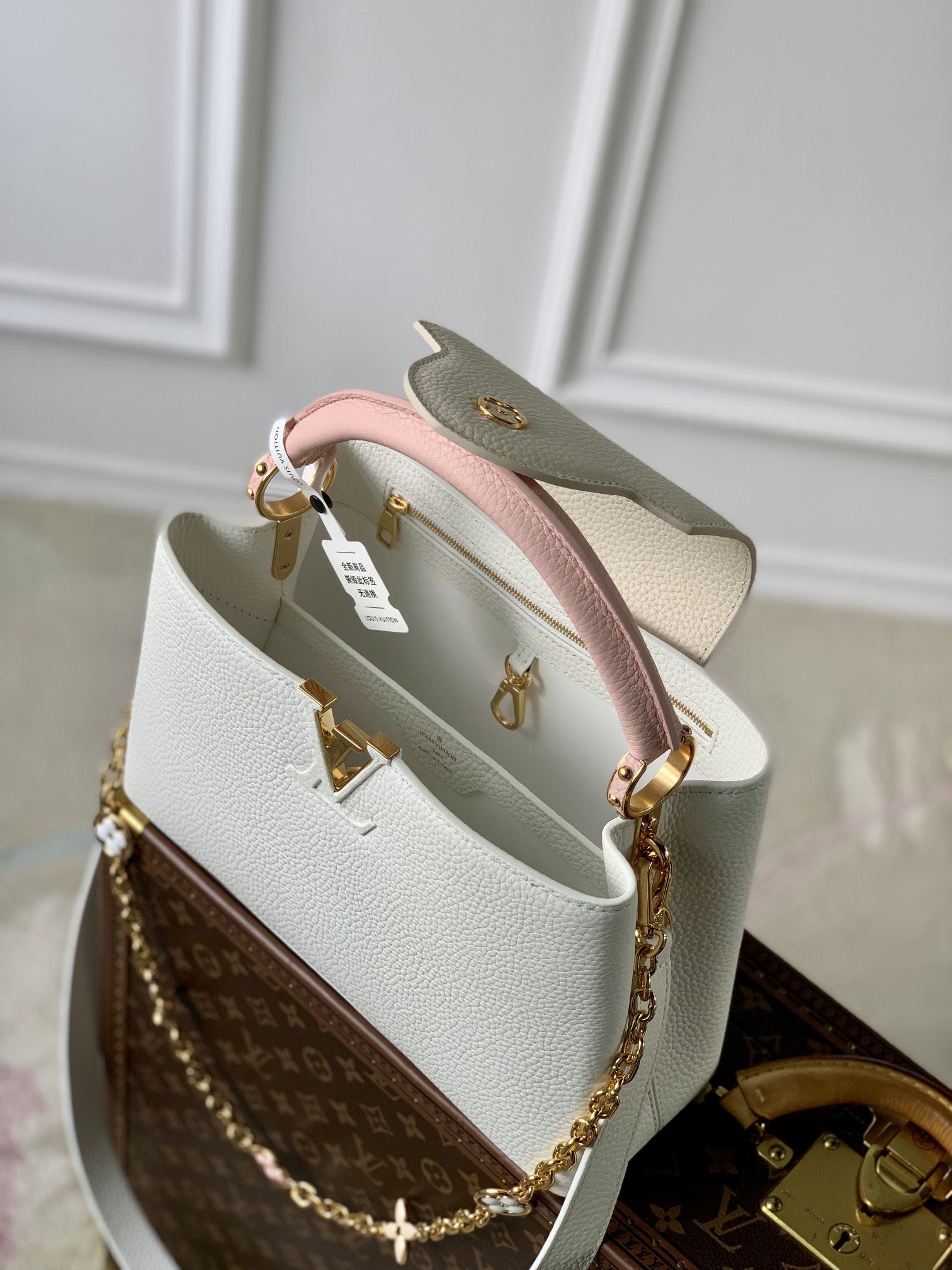 l0*is V*t0n capucines handlebag