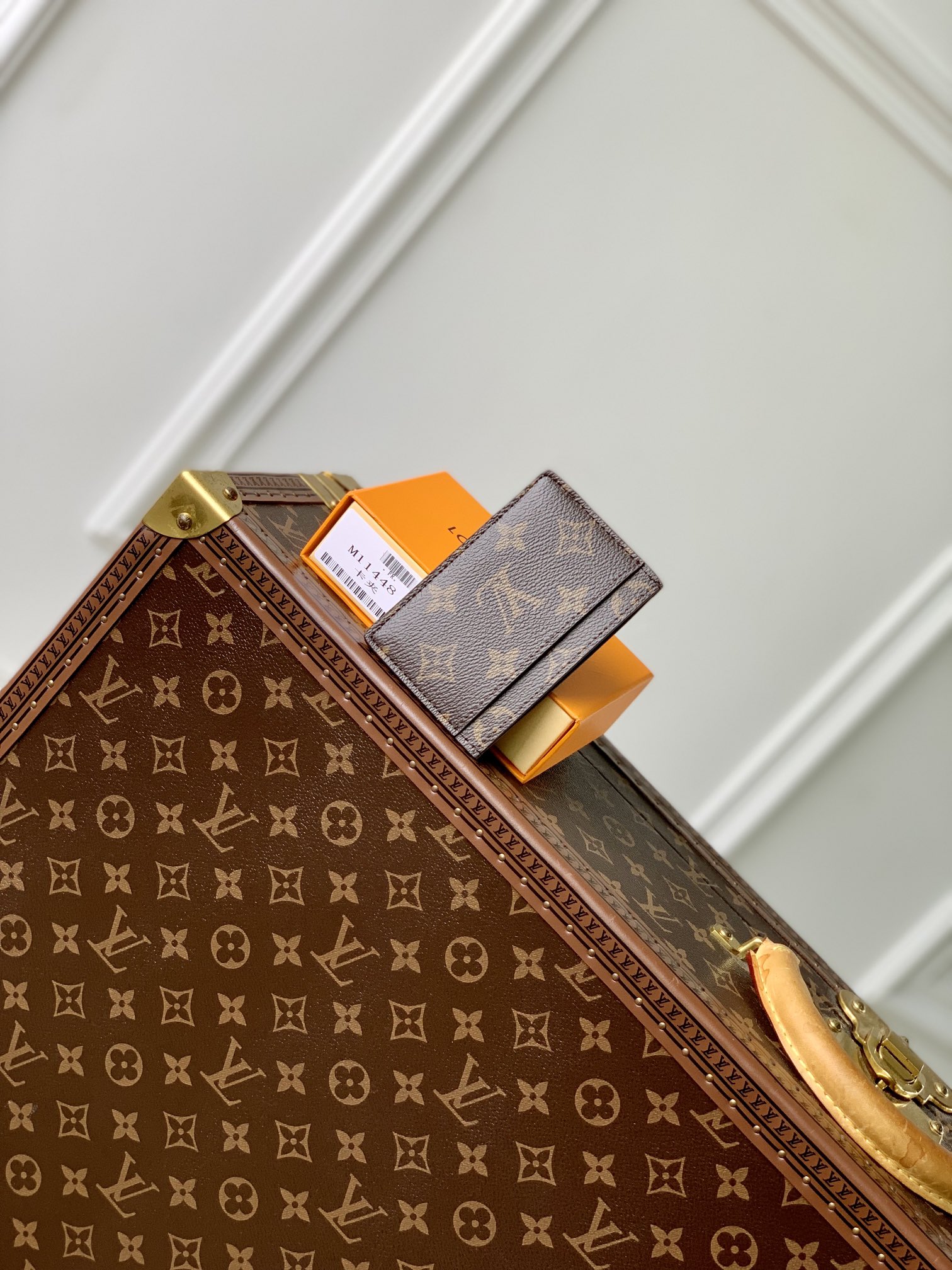 l0*is V*t0n wallet-11 x 7 x 0.5cm