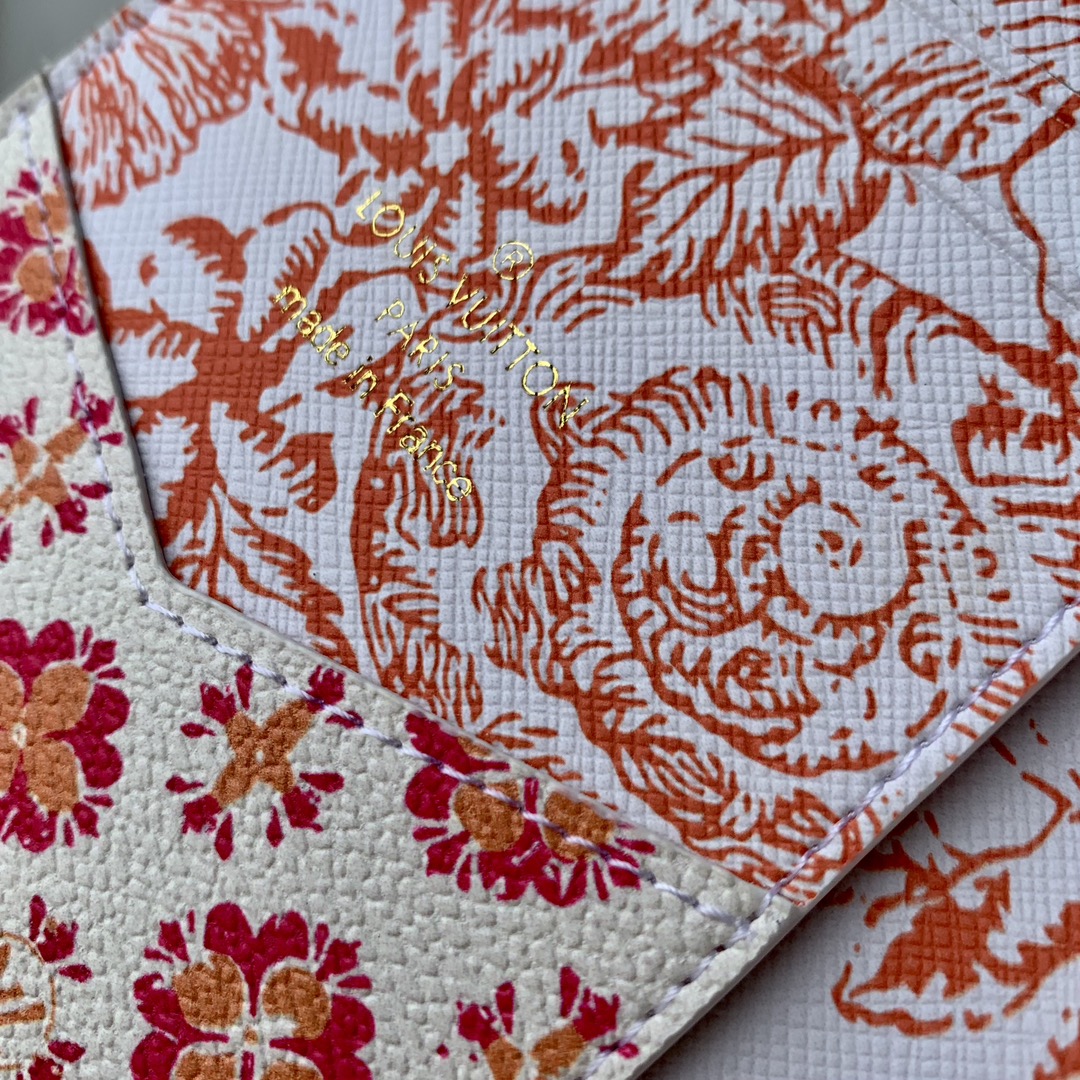 l0*is V*t0n by the pool wallet-10 x 14 x 2.5cm