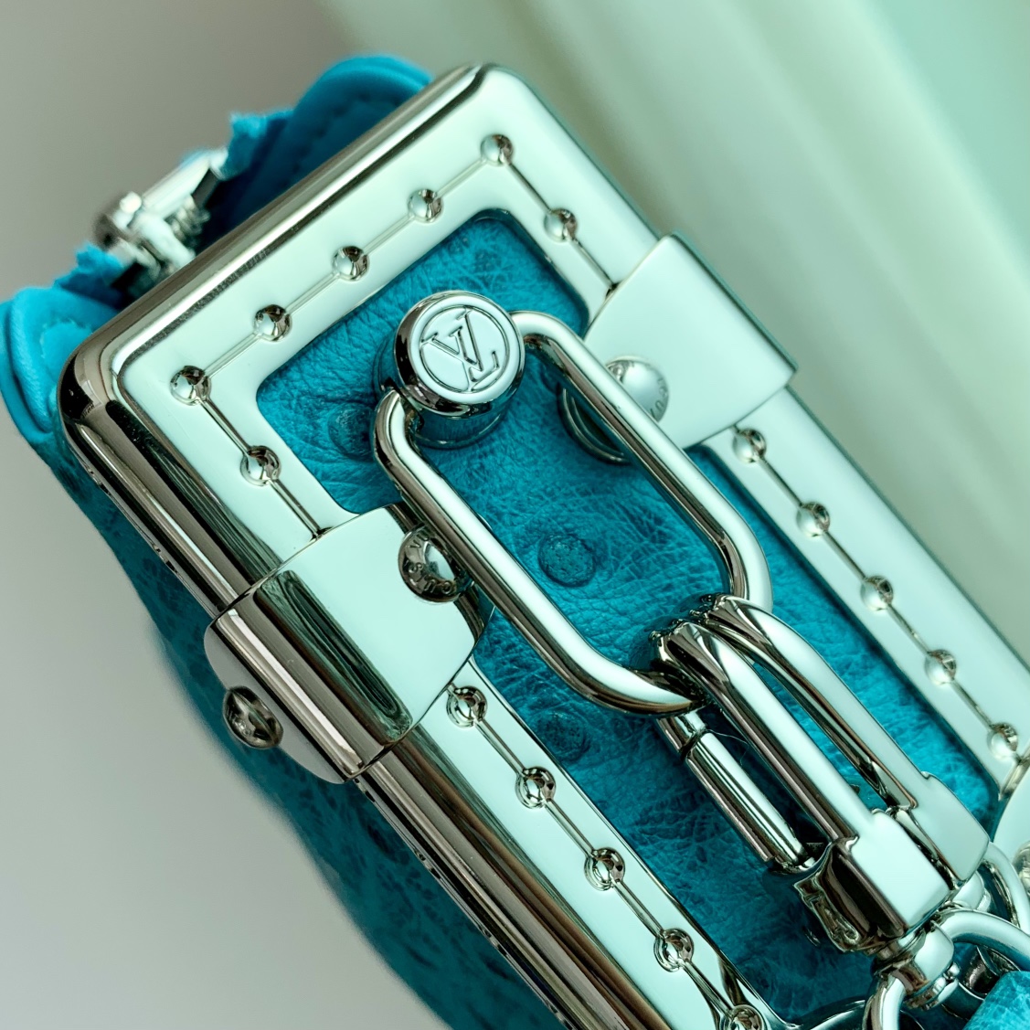 l0*is V*t0n slim trunk--m25445-23 x 12 x 4cm