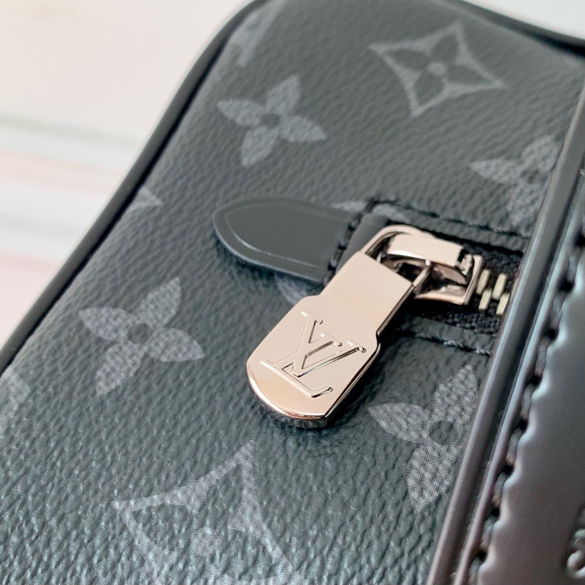 l0*is V*t0n locker dopp kit pouch -23 x 13 x 12cm