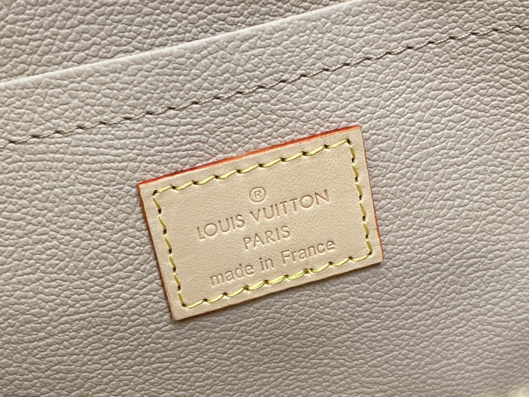 l0*is V*t0n toiletry bag 2 compartments-24*13*13cm