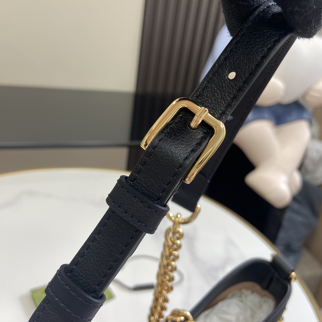 G*u*i padlock bag-26.5 x 13.5 x 4.5cm