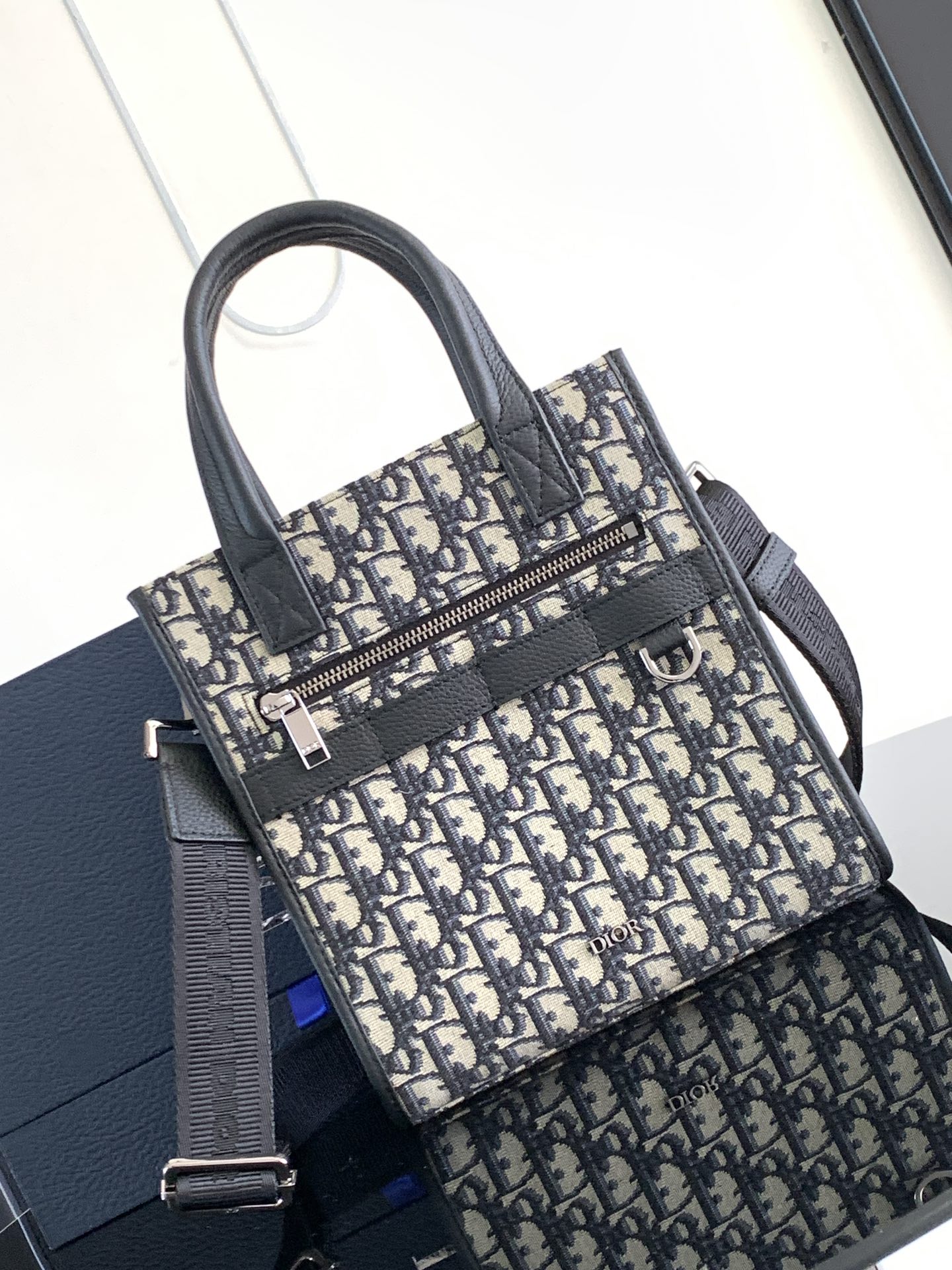 d*or safari Nor*h-south bag-21 x 23.5 x 7.5cm