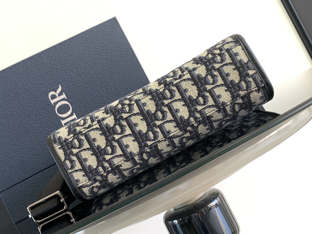 d*or safari Nor*h-south bag-21 x 23.5 x 7.5cm