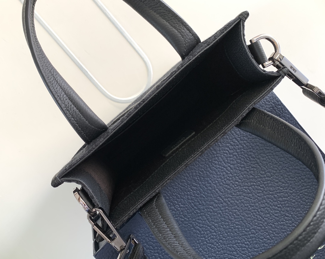 d*or safari Nor*h-south bag-21 x 23.5 x 7.5cm