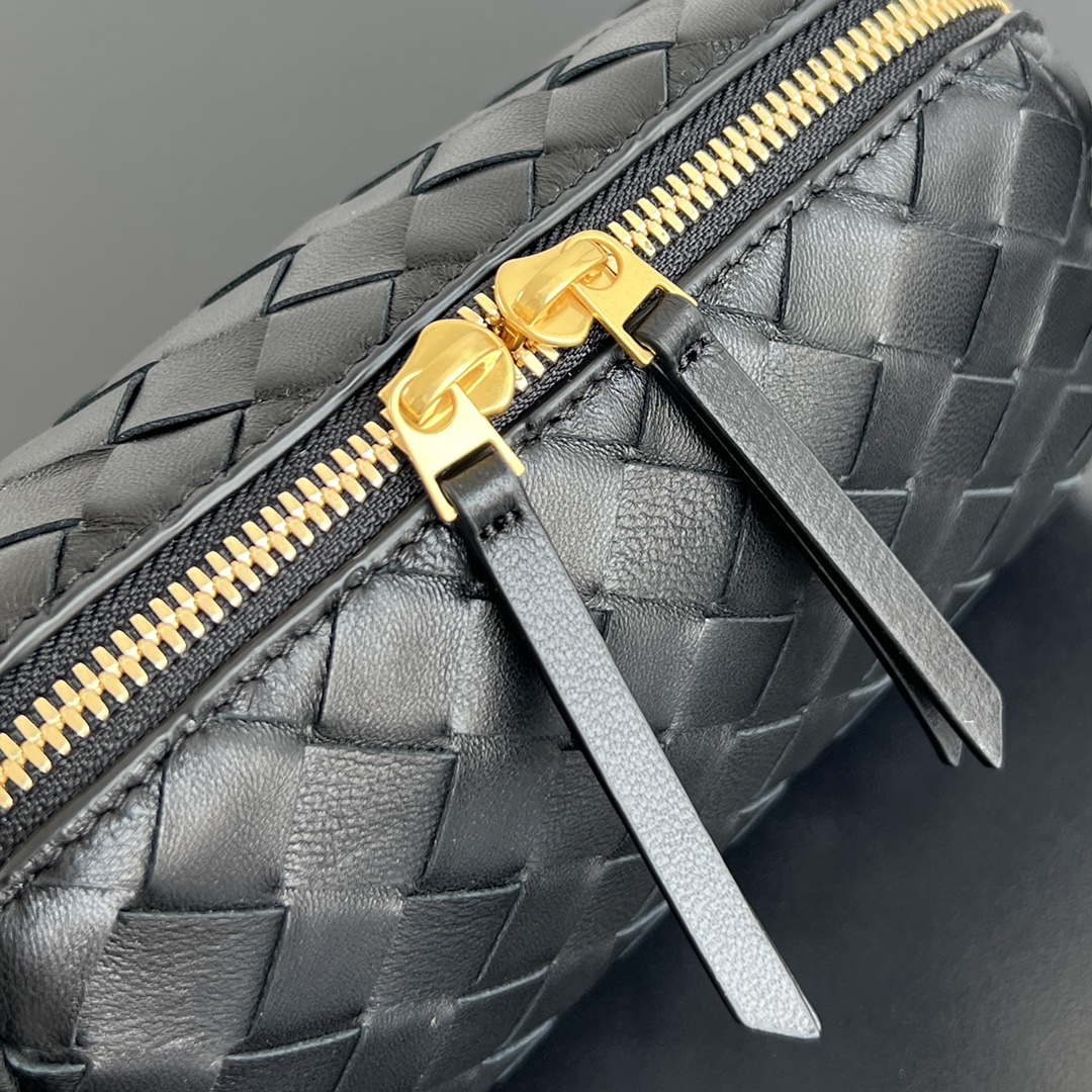 bo*te*ga Ve*ne*ta concert pouch -18.5*11.5*8.5cm