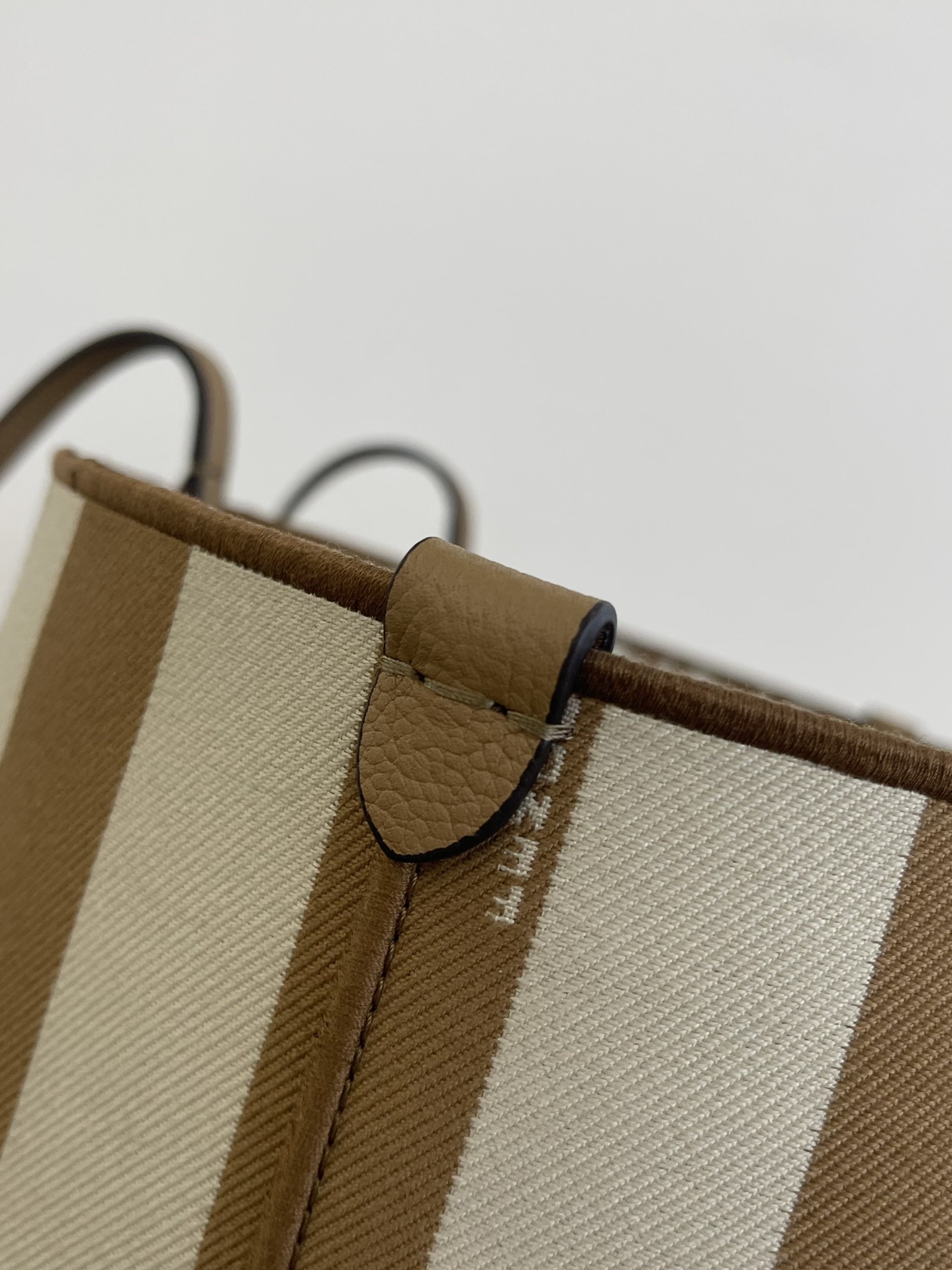 F**di tote-33x22x30cm