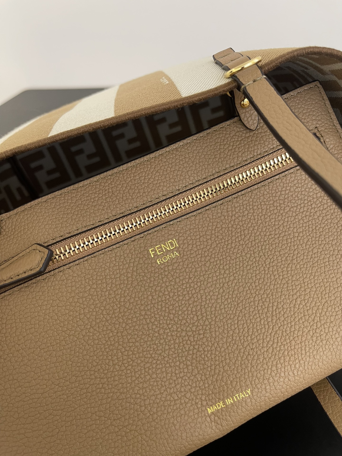 F**di tote-33x22x30cm