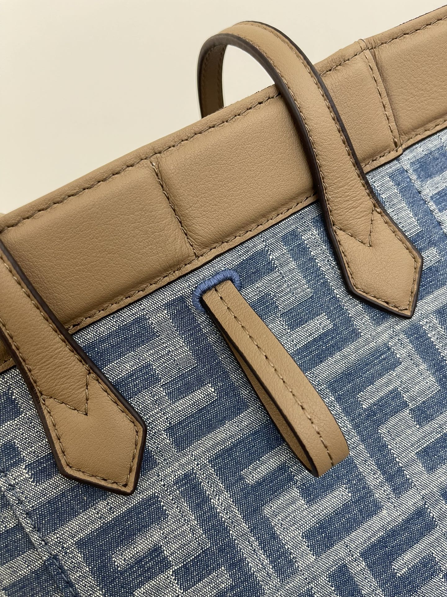 F**di tote-15*18.5*15cm