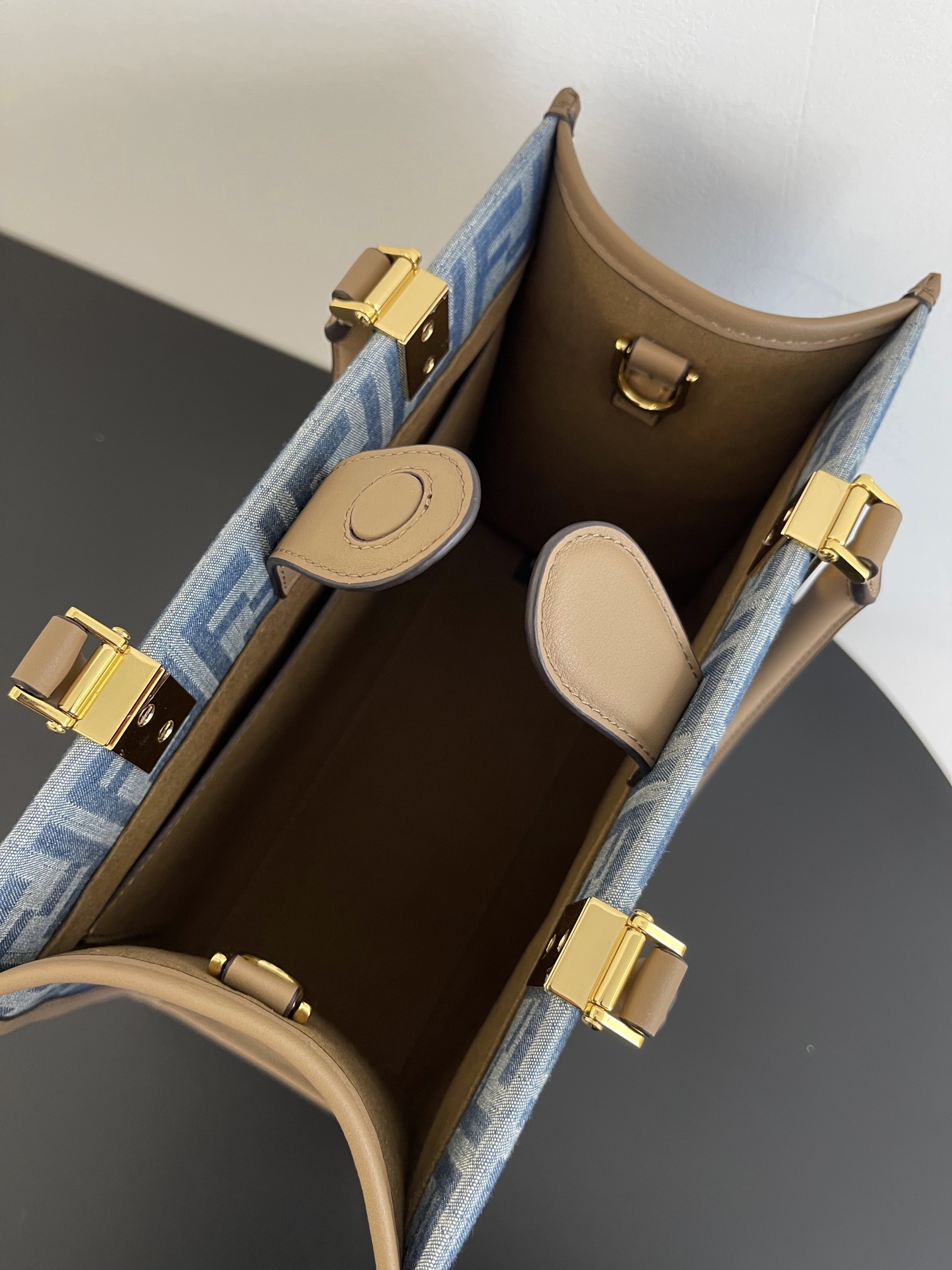 F**di tote-25.5x12x22.5cm