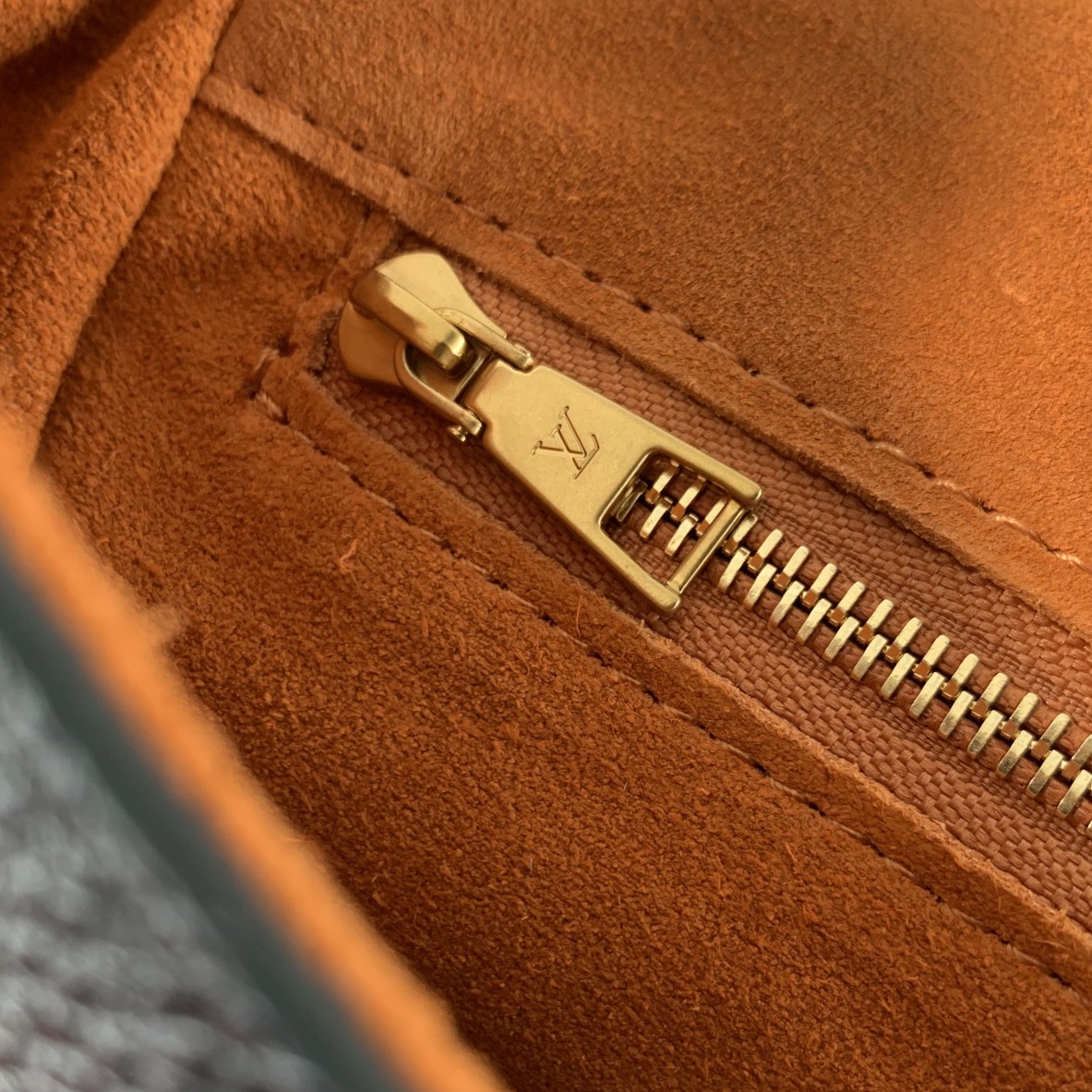 l0*is V*t0n soft twist bag-m24639-27*19*9cm