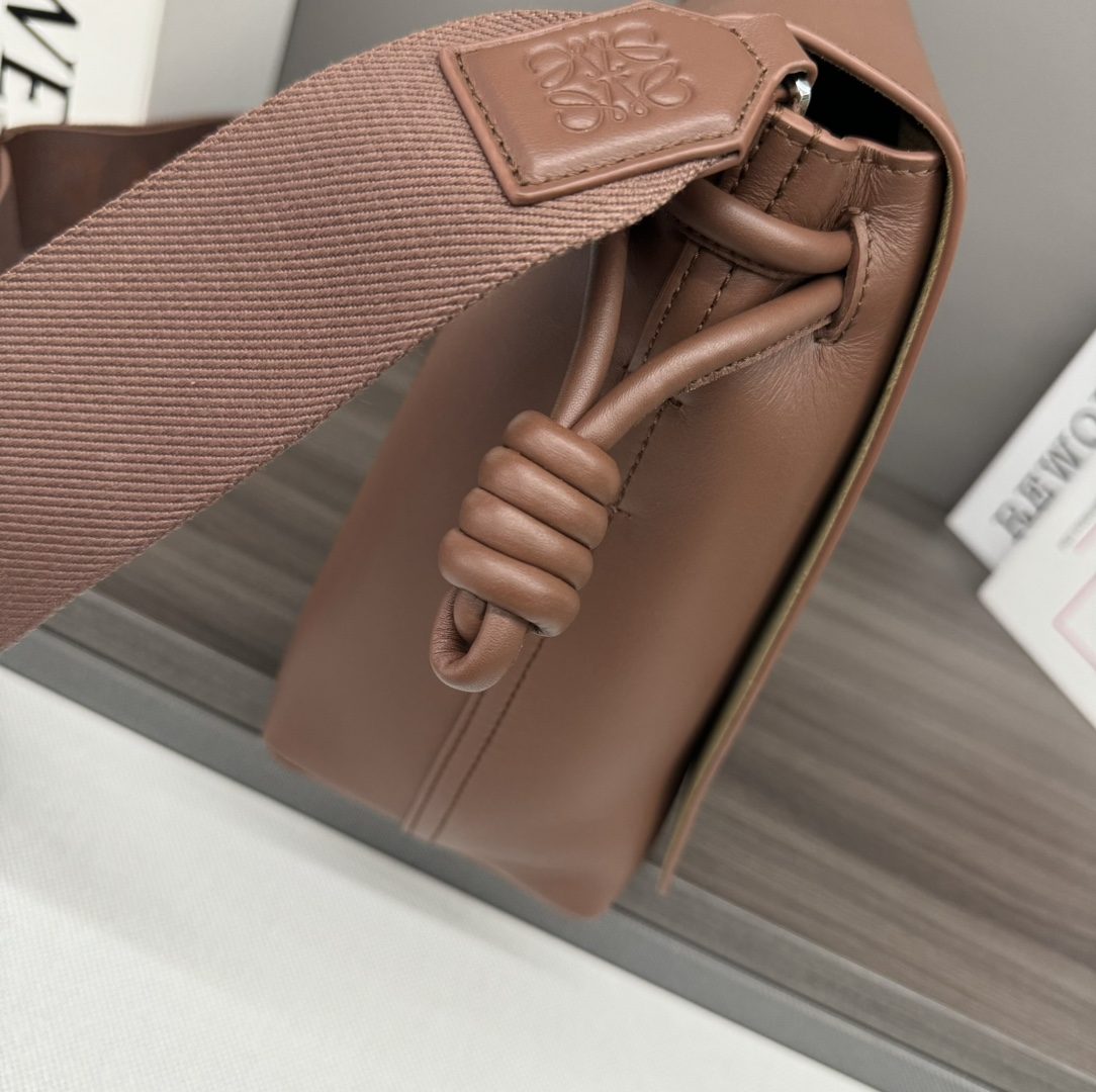 L0ew* flamenco satchel-062404a-34*12*24cm