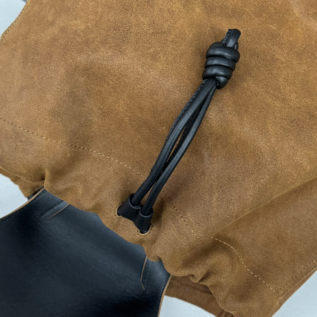 L0ew* flamenco backpack-36*16*40cm