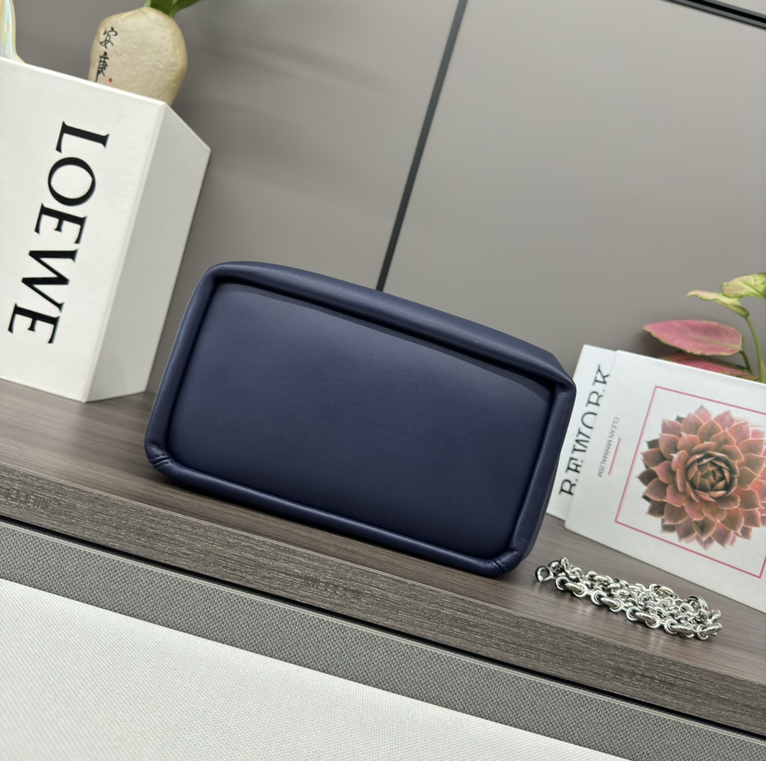 L0ew* squeeze bag-29*24*10.5cm