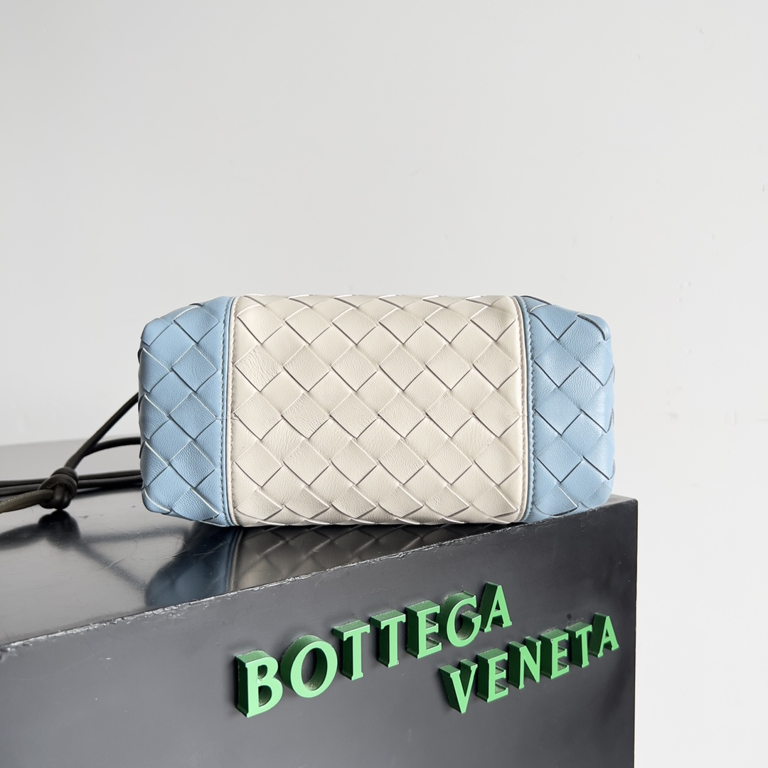bo*te*ga Ve*ne*ta loop bag-22*15.5*9cm