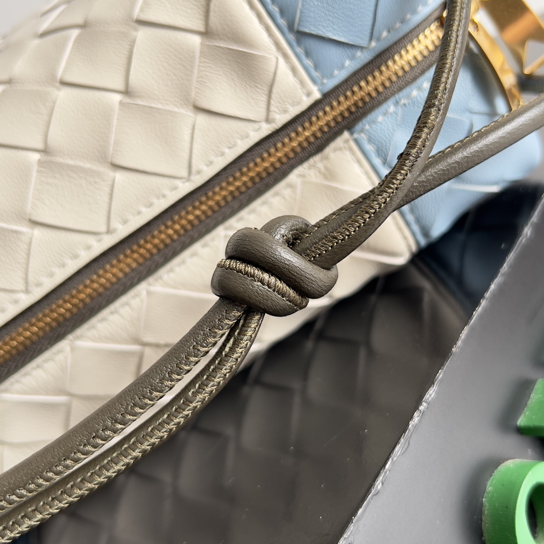 bo*te*ga Ve*ne*ta loop bag-22*15.5*9cm