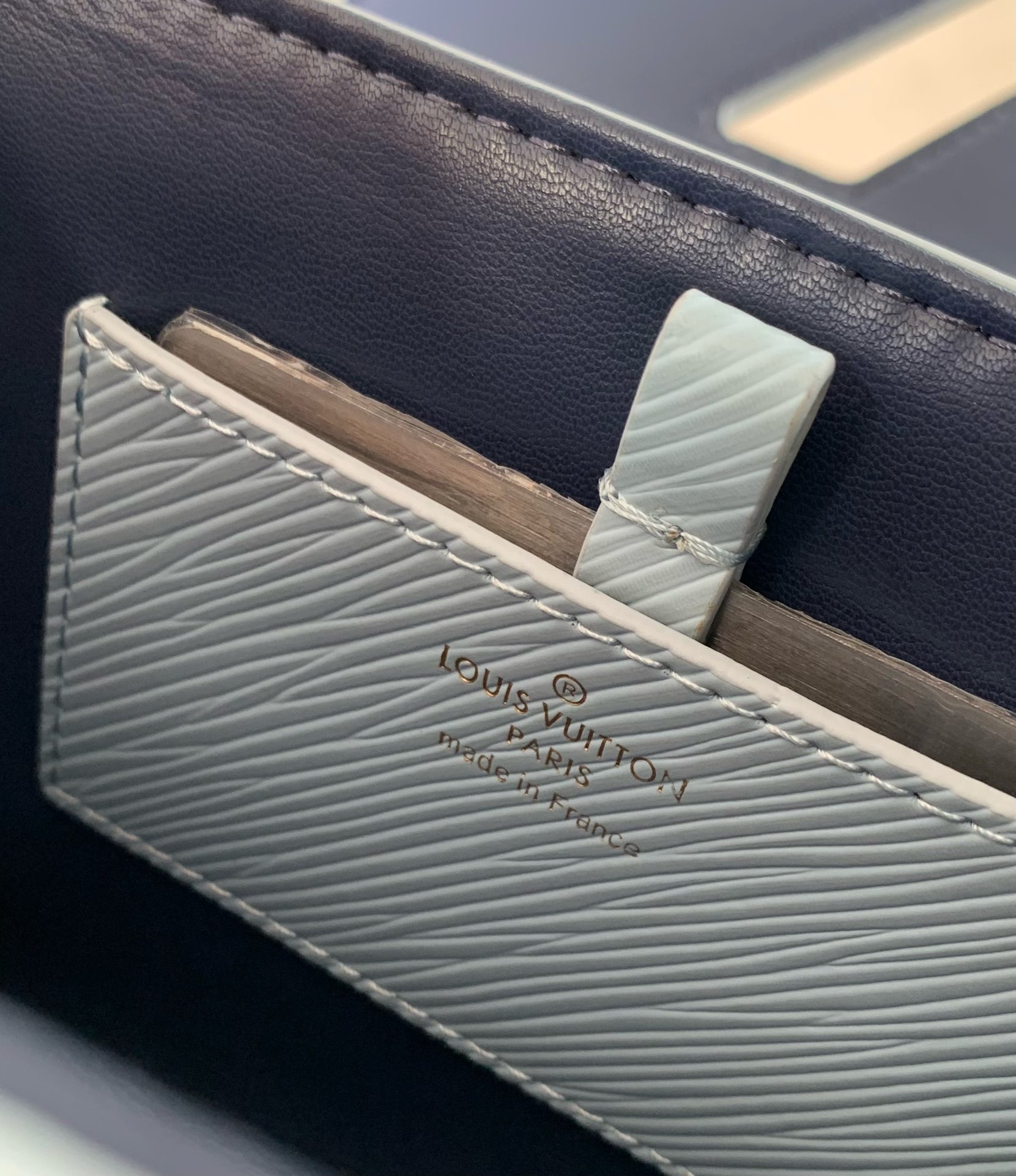 l0*is V*t0n twist pm lv bloom bag-19x 15x 9cm