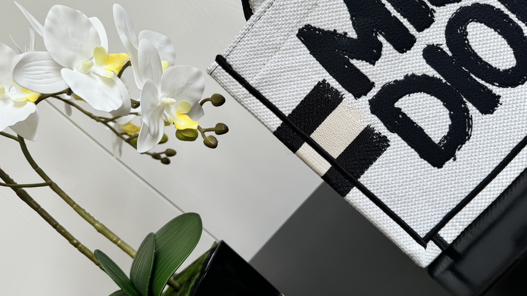 D*or small book tote-26*8*22cm