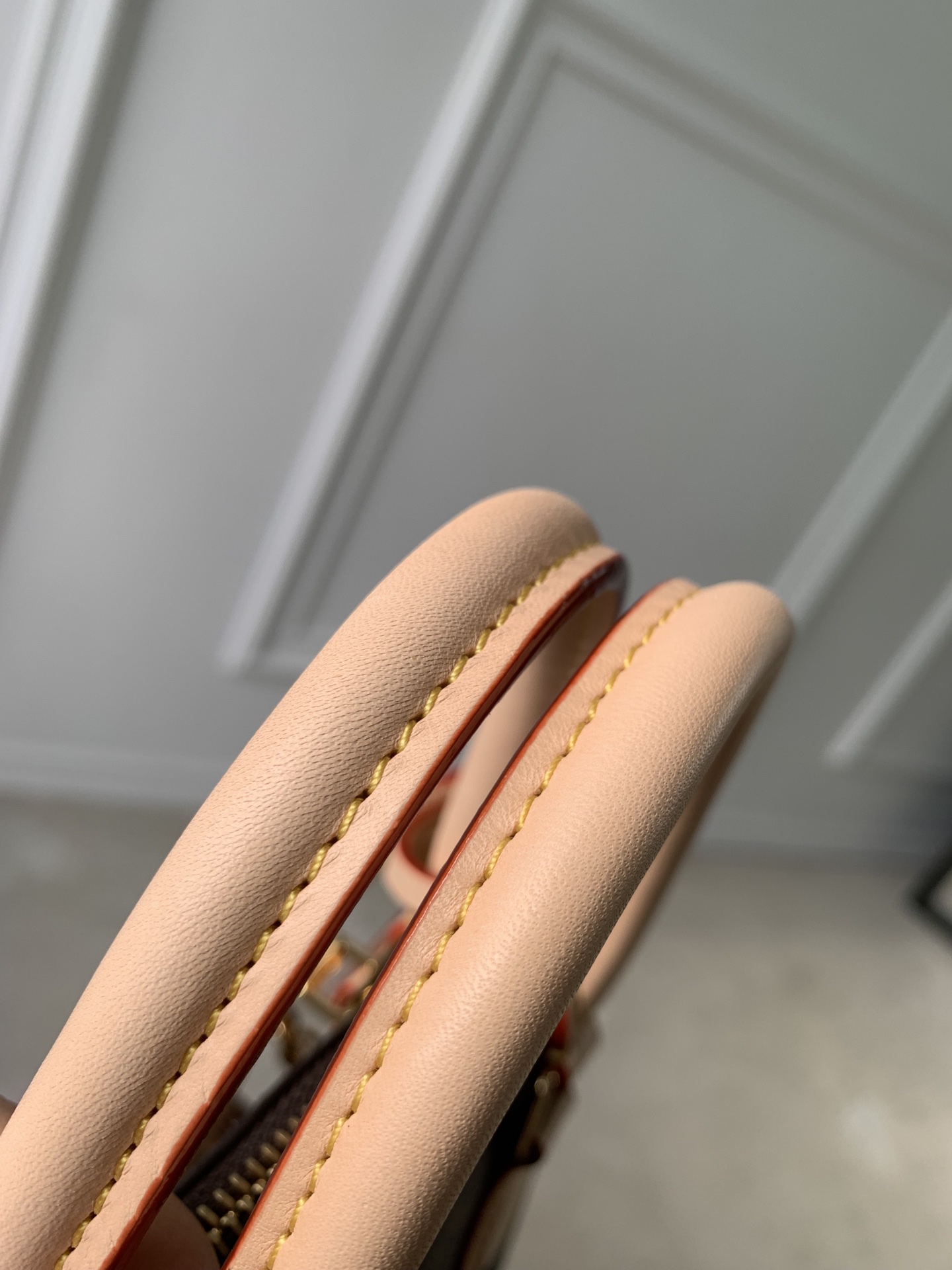 l0*is V*t0n lockit bb bag-15 x 19 x 7cm