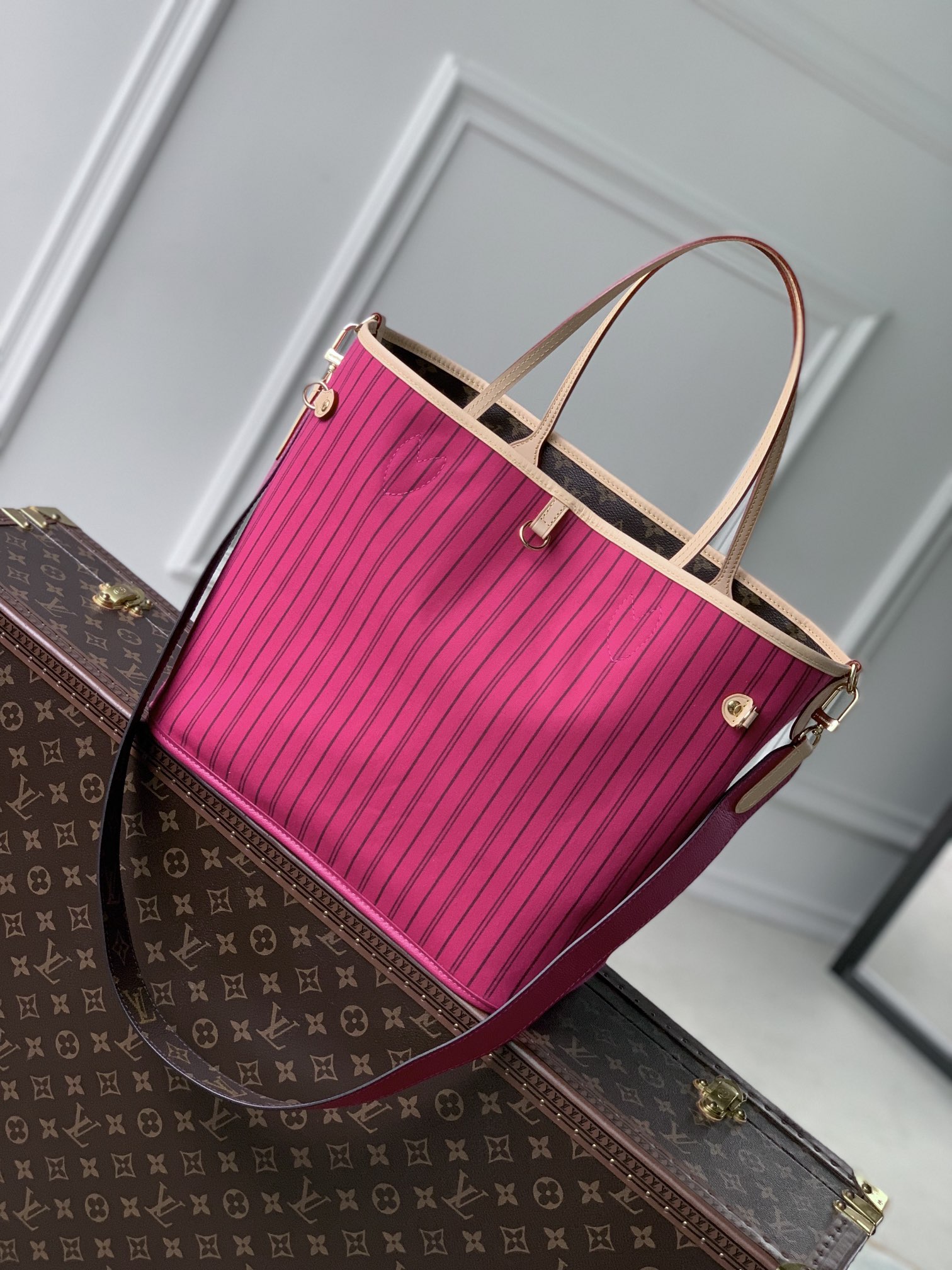 l0*is V*t0n neverfull mm-m12096-31×29×14cm