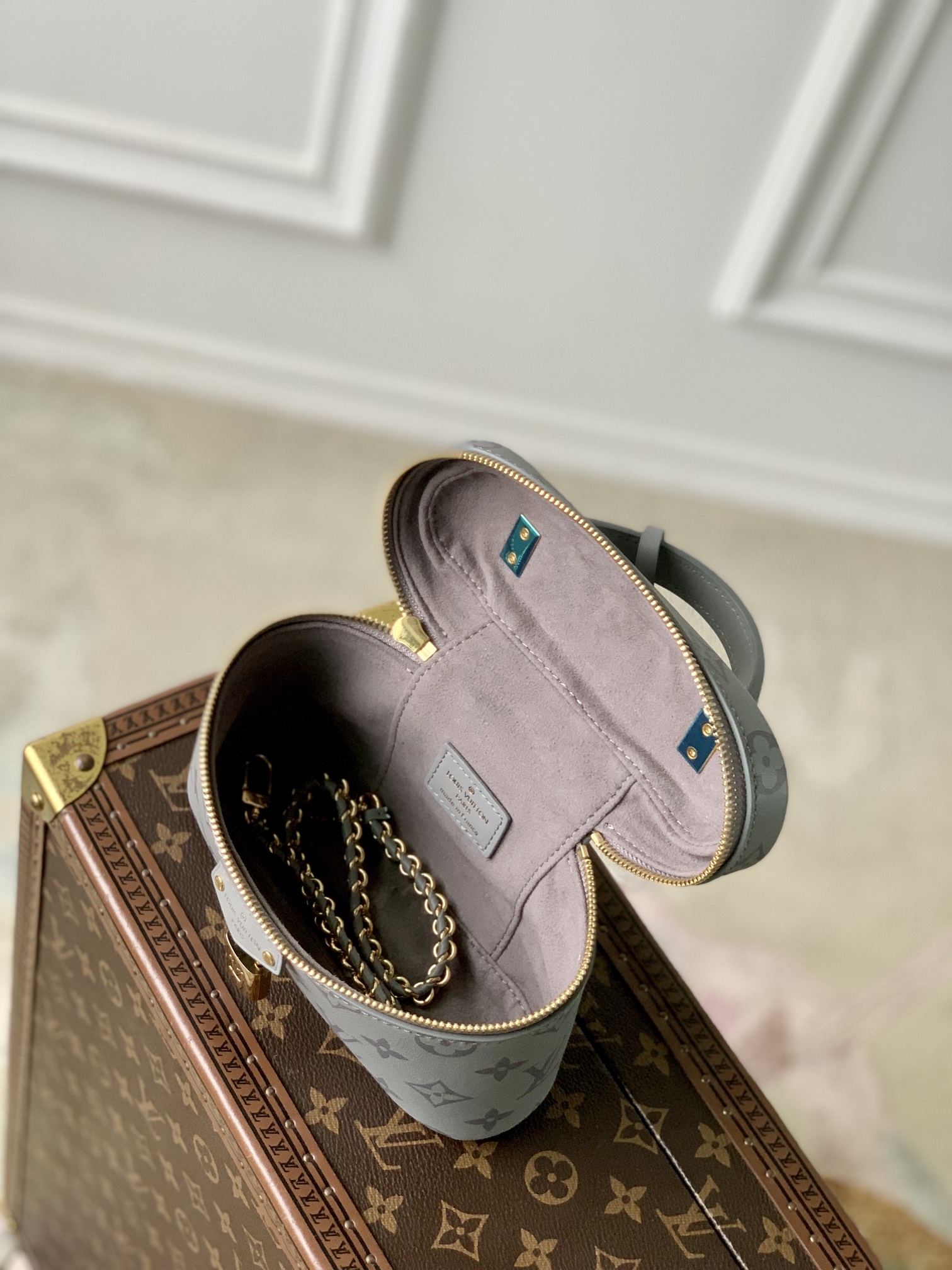 l0*is V*t0n vanity chain pouch-19*1.5*6.5cm