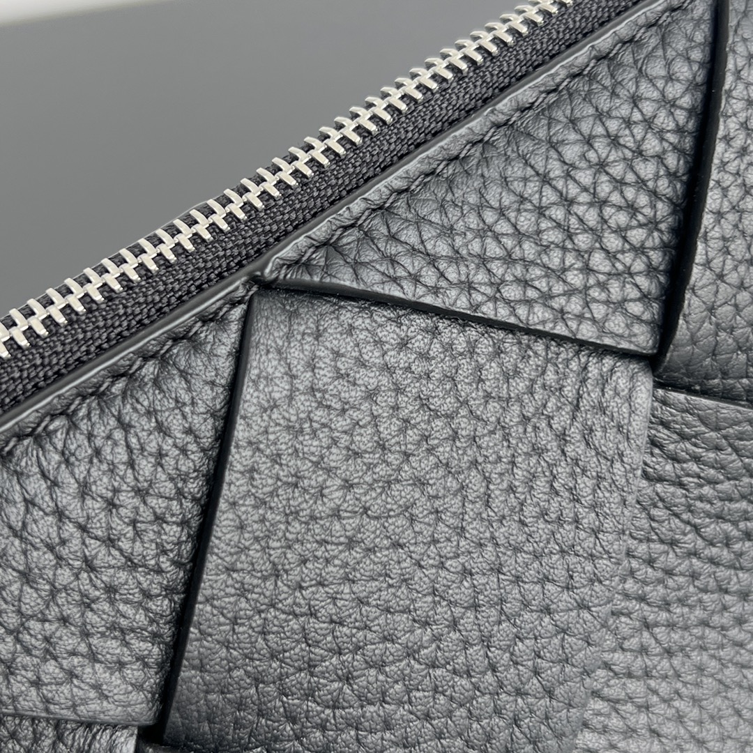 bo*te*ga Ve*ne*ta diago pouch-25x16.5x2cm