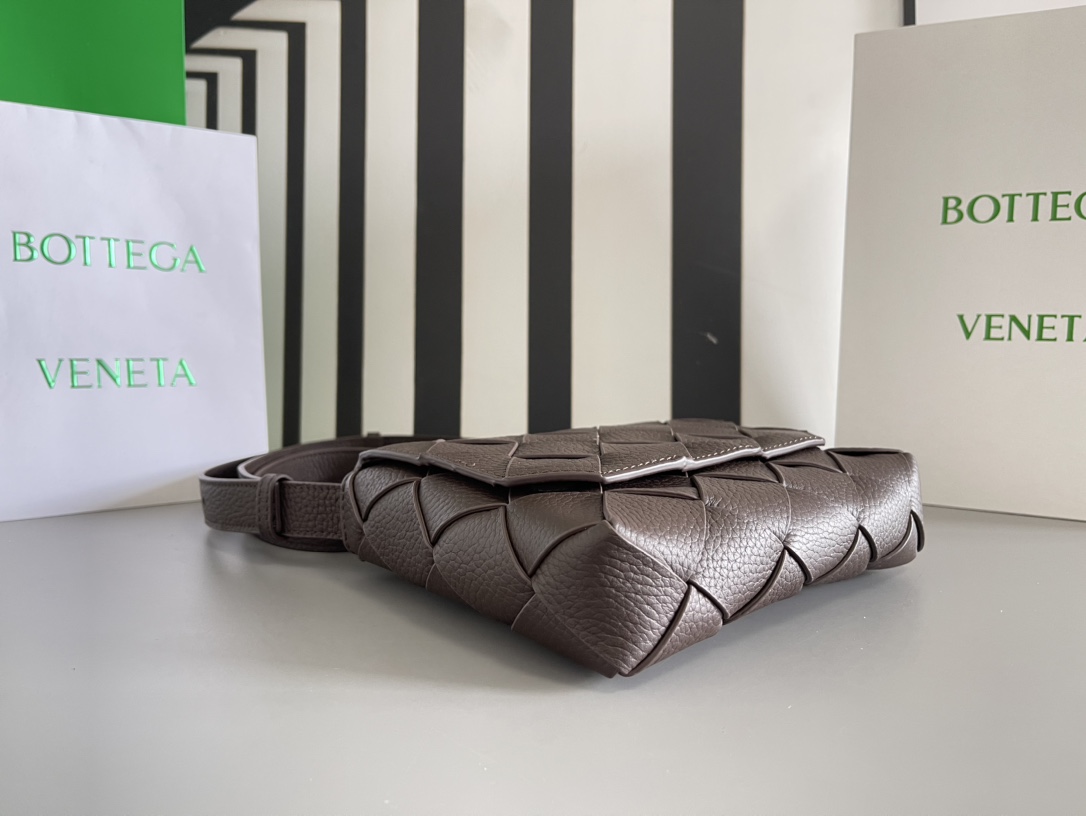 bo*te*ga Ve*ne*ta diago pouch-25x16.5x2cm