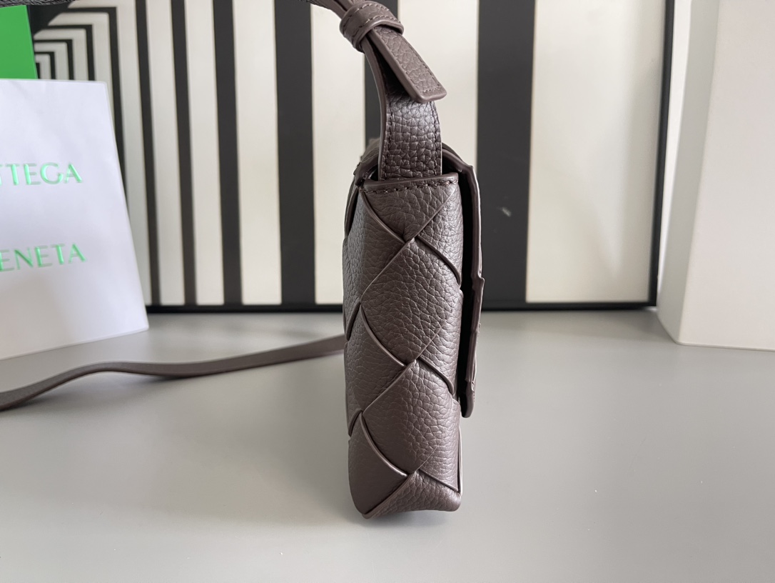 bo*te*ga Ve*ne*ta diago pouch-25x16.5x2cm