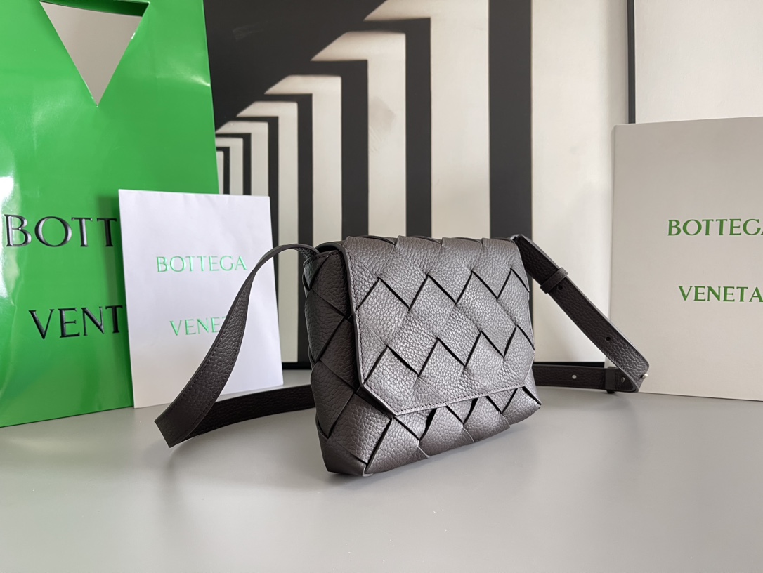 bo*te*ga Ve*ne*ta diago pouch-25x16.5x2cm