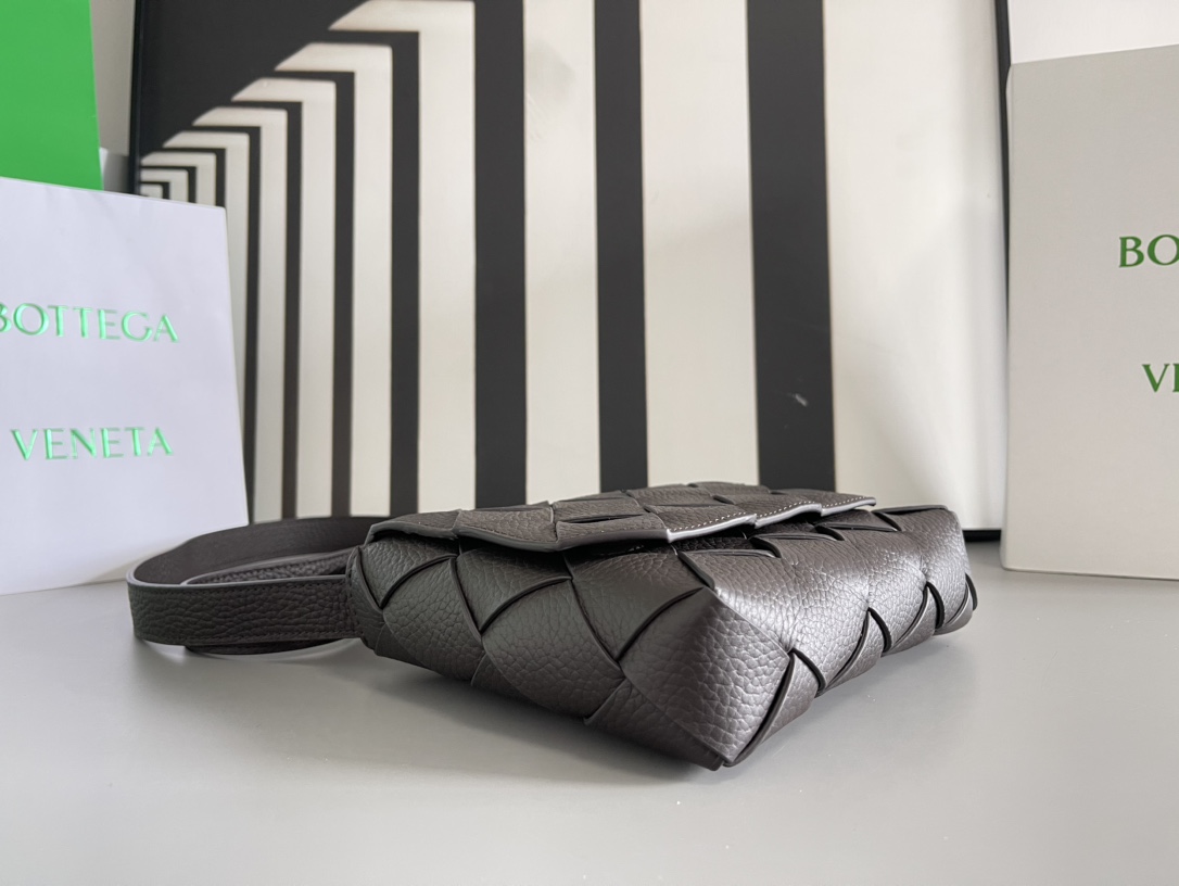 bo*te*ga Ve*ne*ta diago pouch-25x16.5x2cm