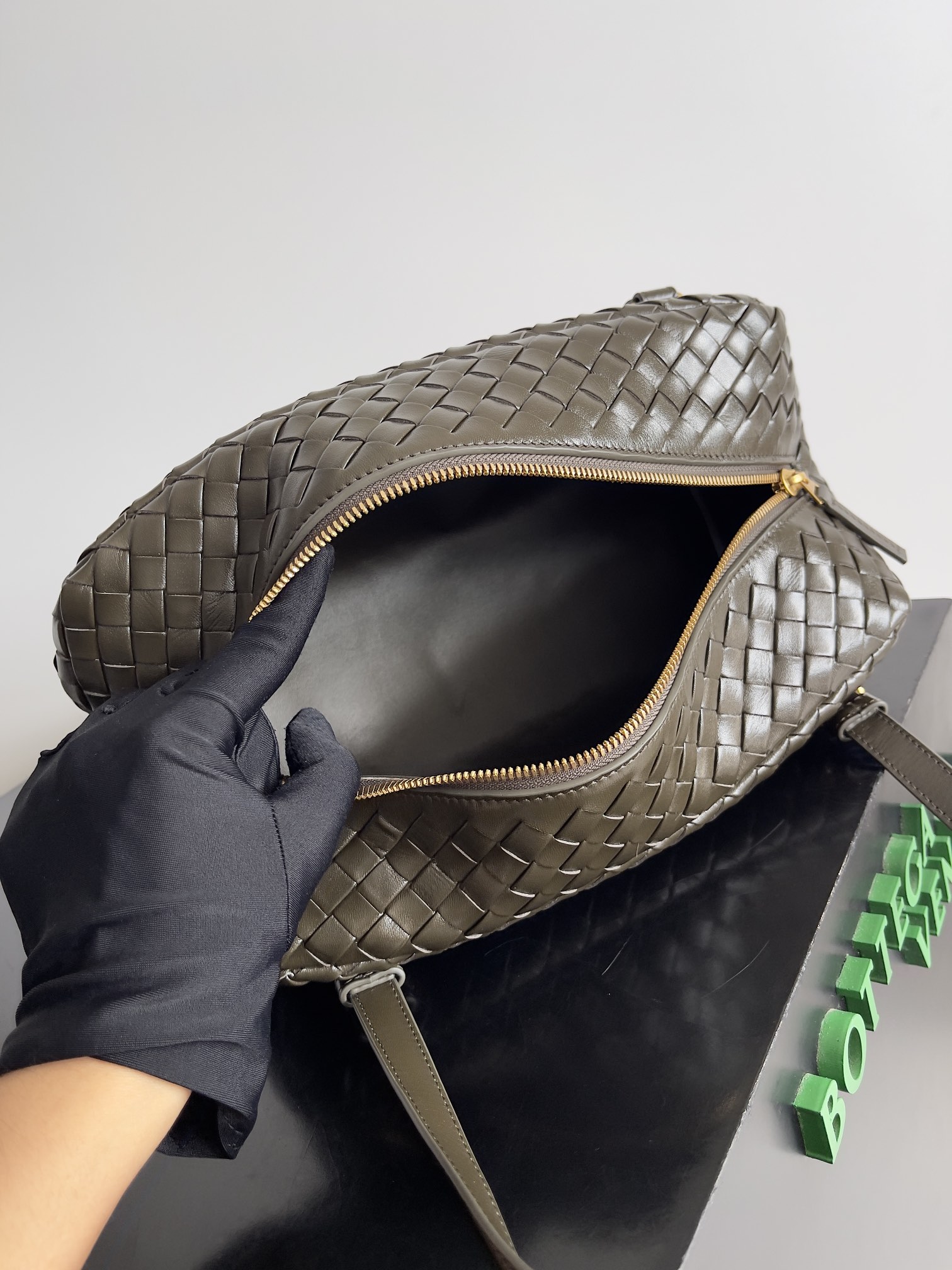 bo*te*ga Ve*ne*ta let